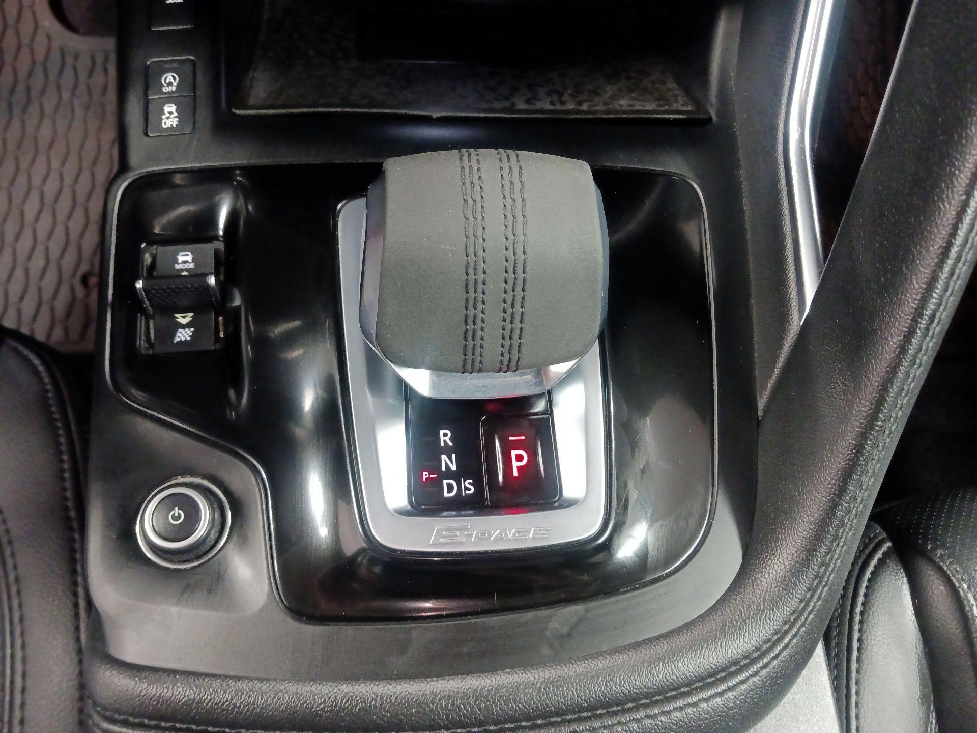 Thumbnail: 2021 Jaguar E-Pace - 15