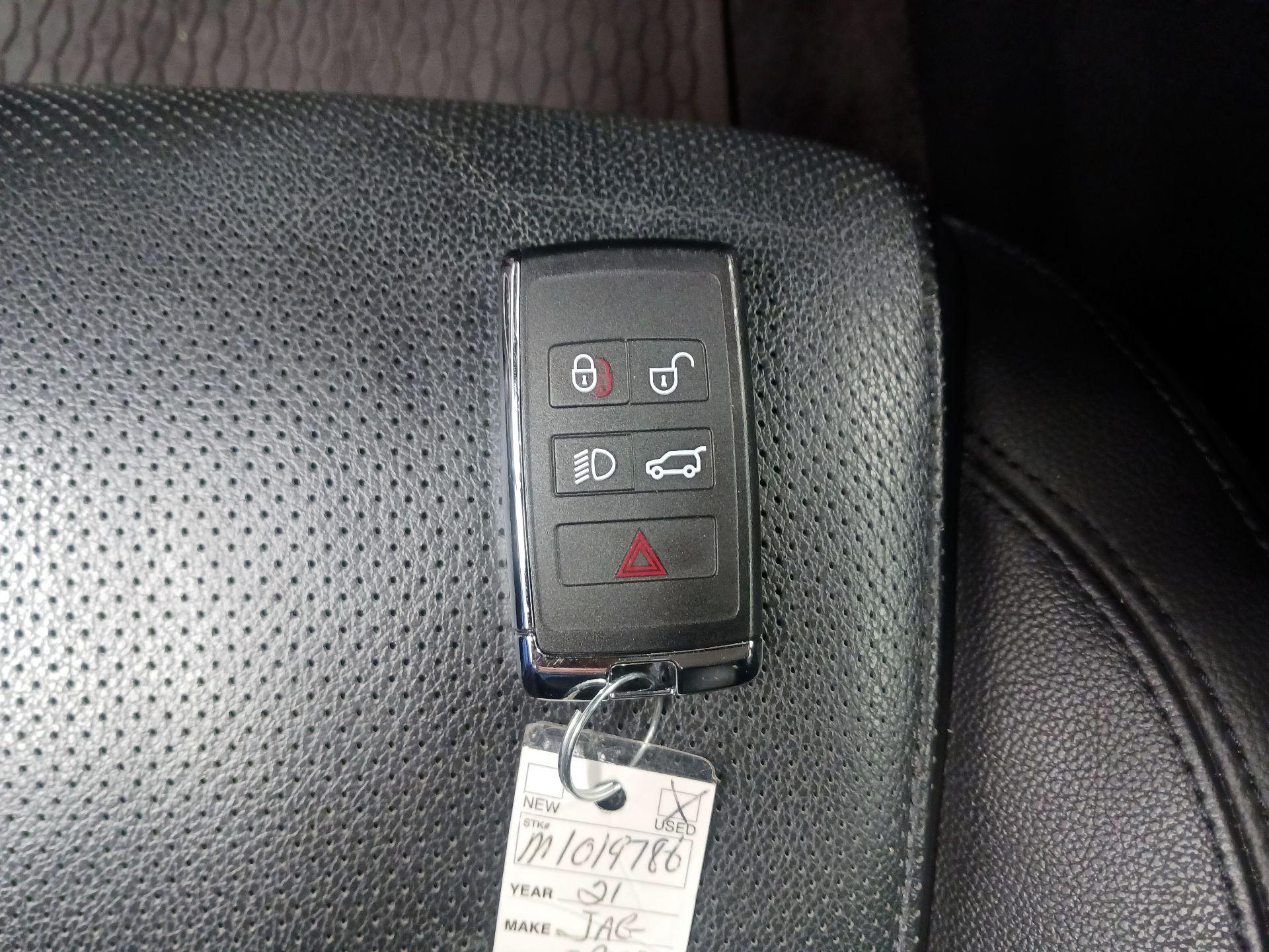 Thumbnail: 2021 Jaguar E-Pace - 19