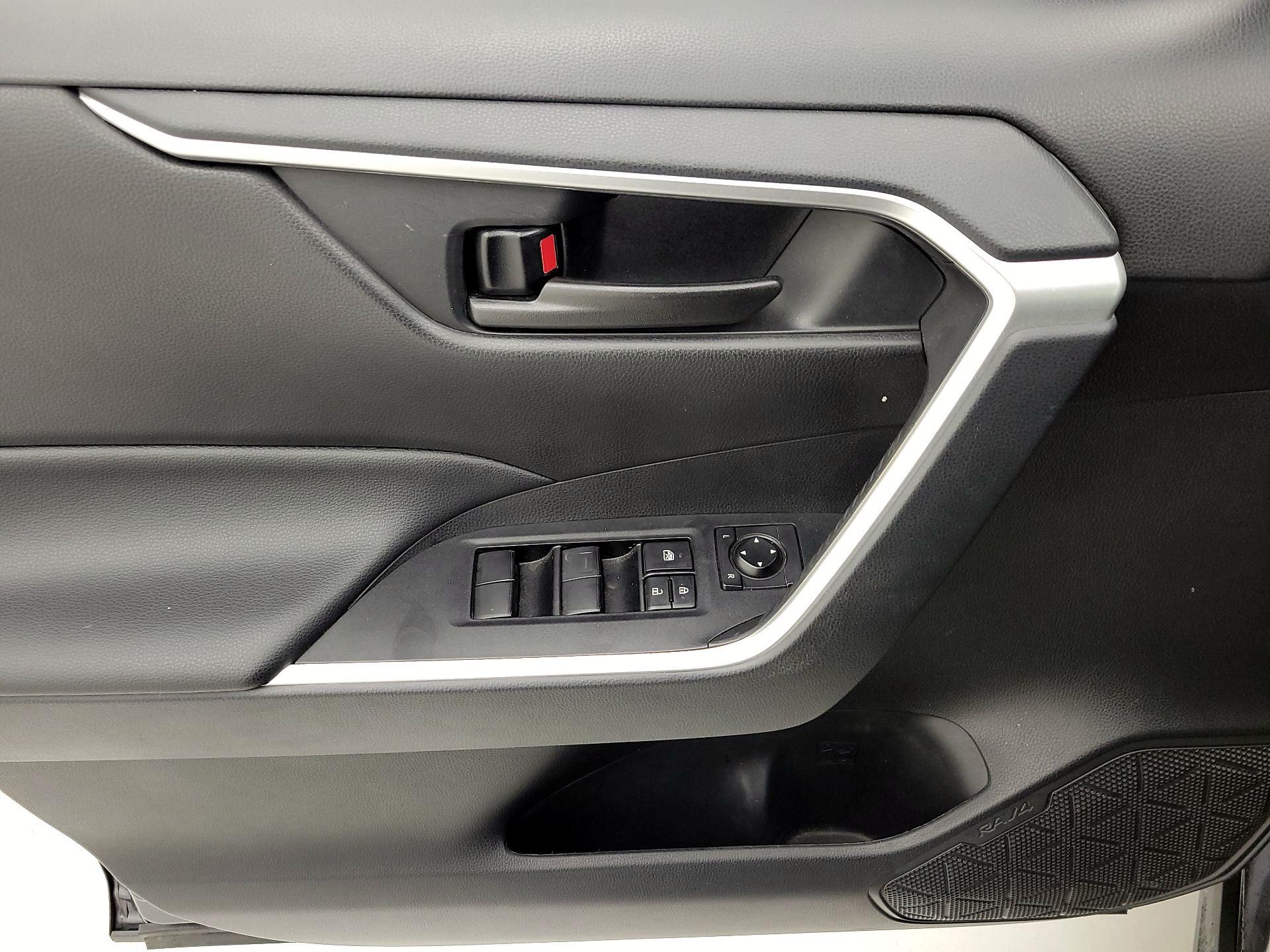 Thumbnail: 2021 Toyota RAV4 - 12