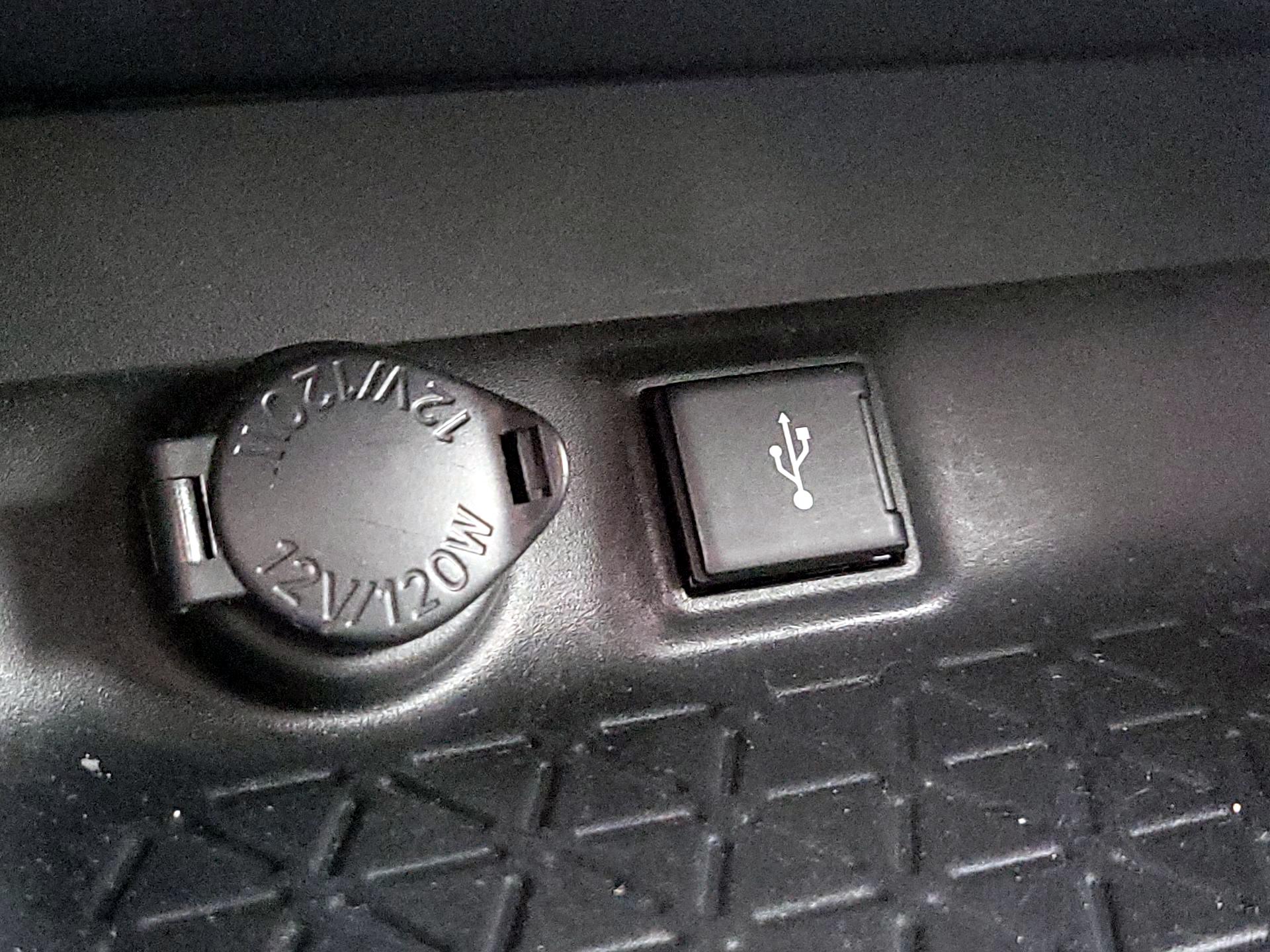 Thumbnail: 2021 Toyota RAV4 - 18