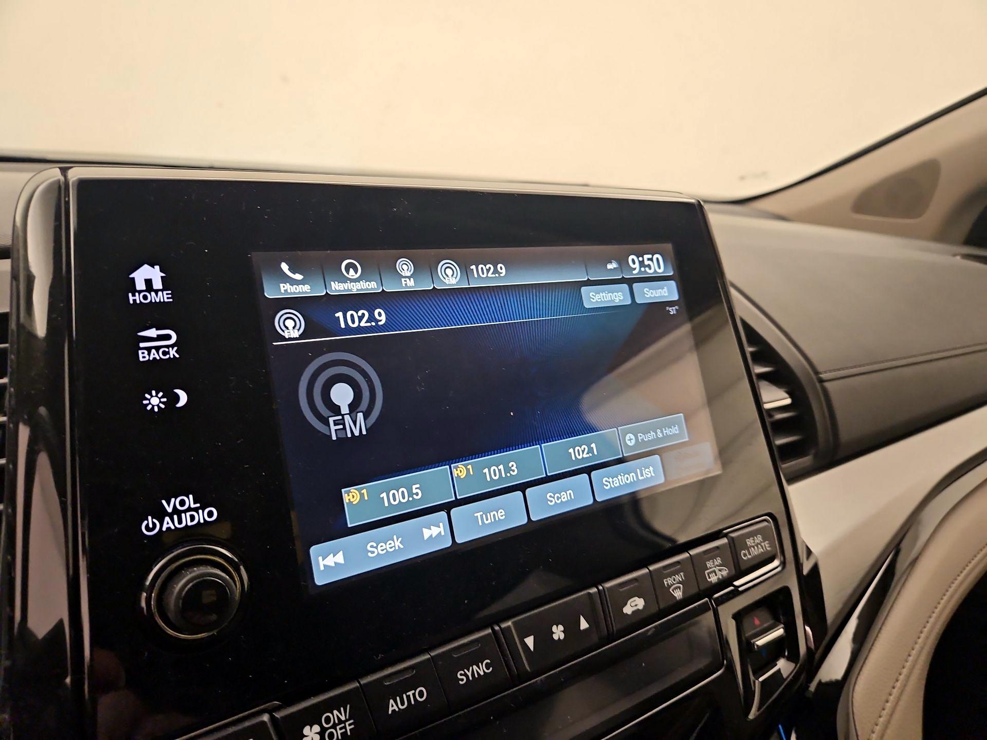 Thumbnail: 2022 Honda Odyssey - 16