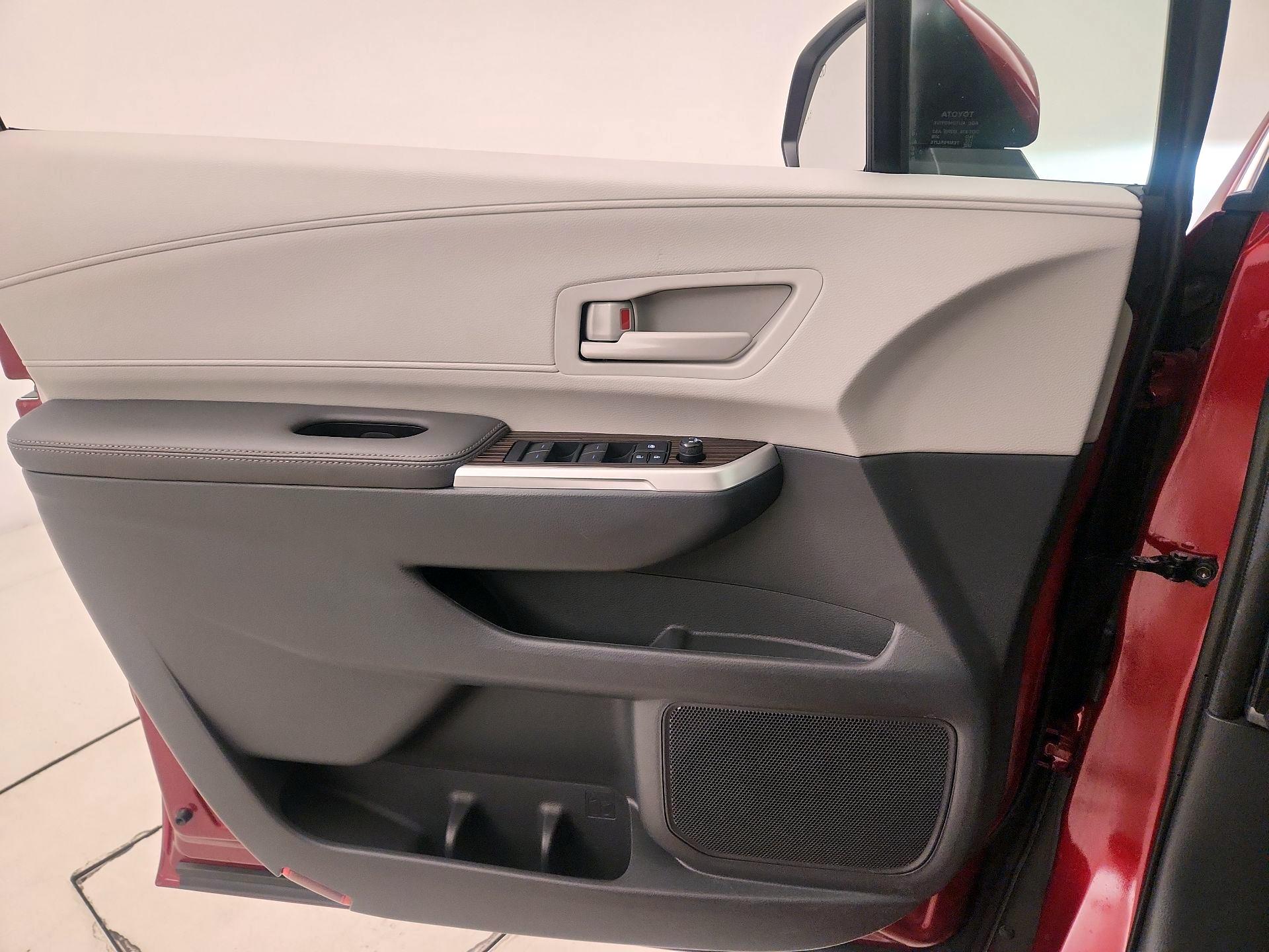 Thumbnail: 2024 Toyota Sienna - 12