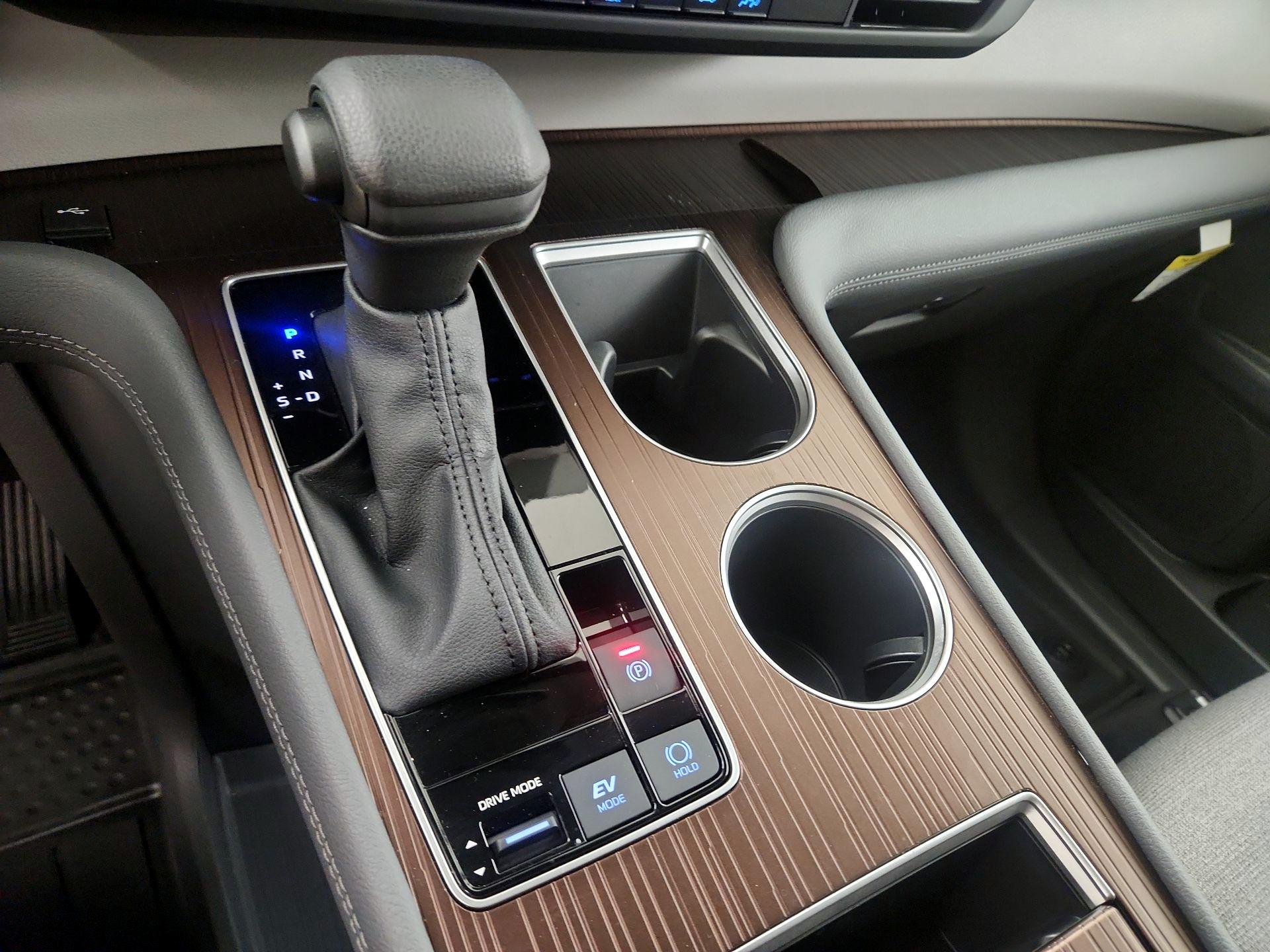 Thumbnail: 2024 Toyota Sienna - 17