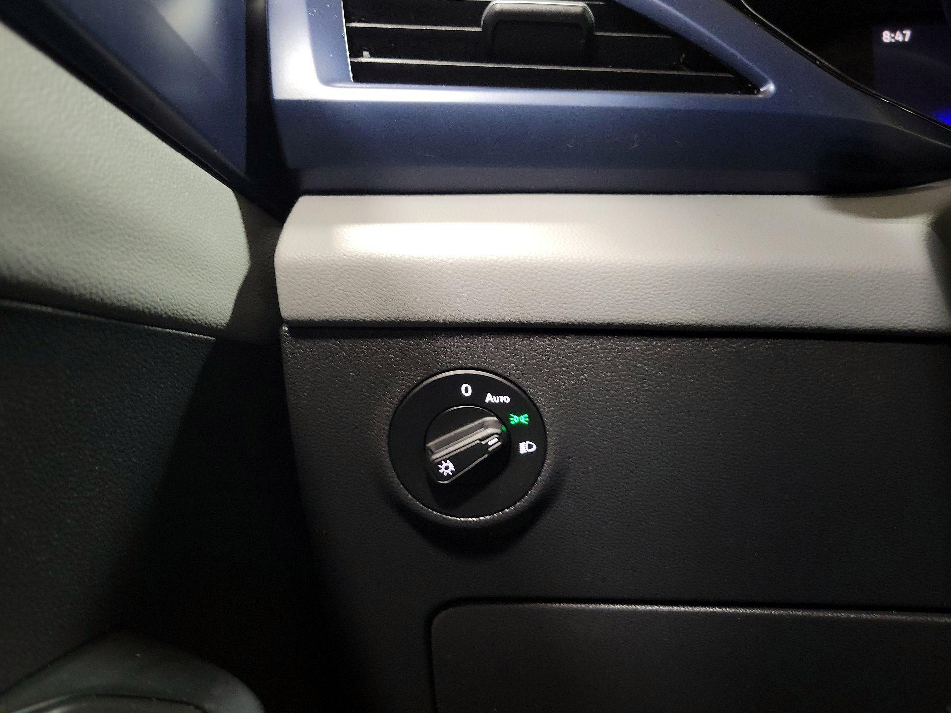 Thumbnail: 2022 Volkswagen Taos - 13