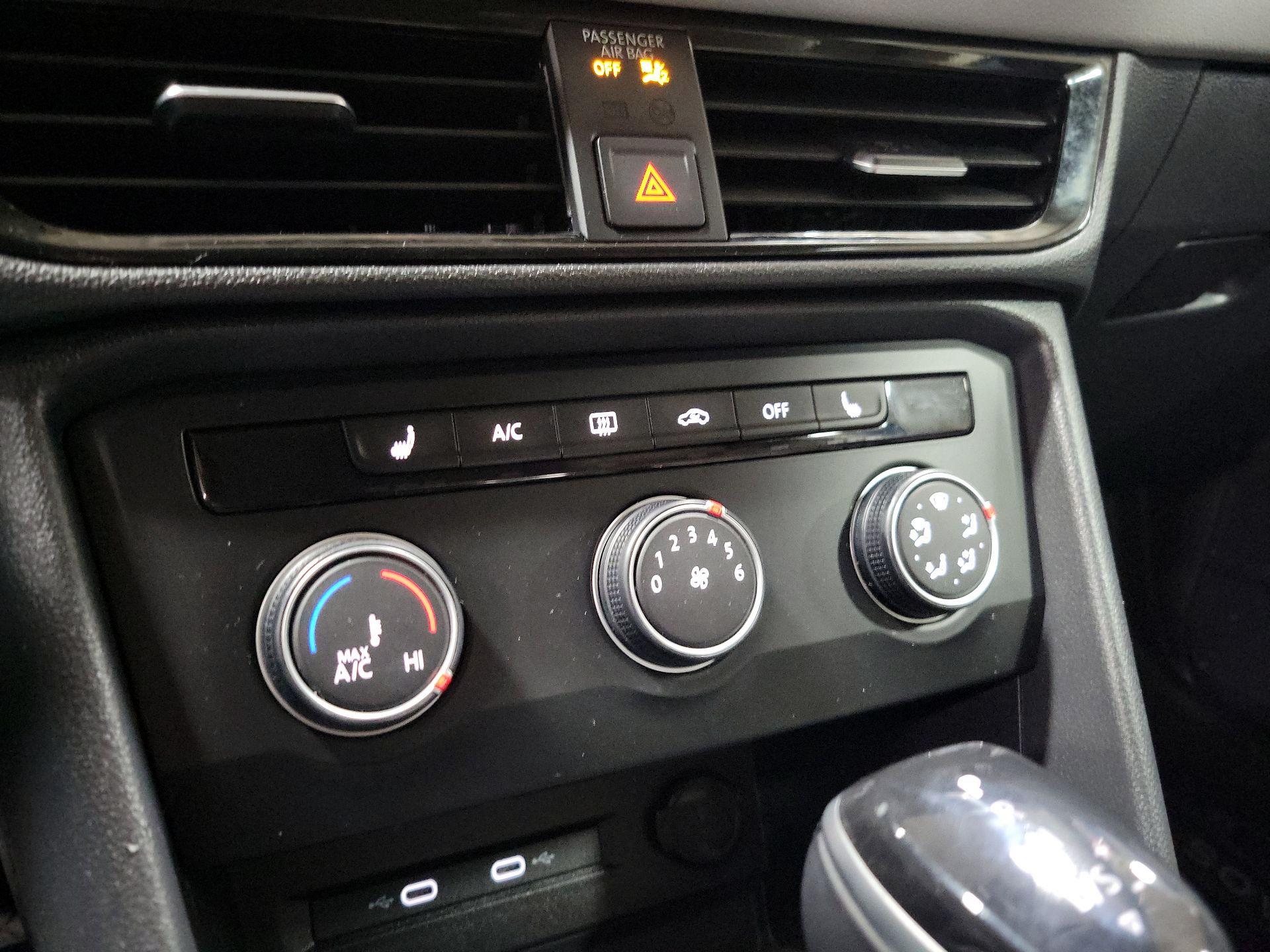 Thumbnail: 2022 Volkswagen Taos - 16