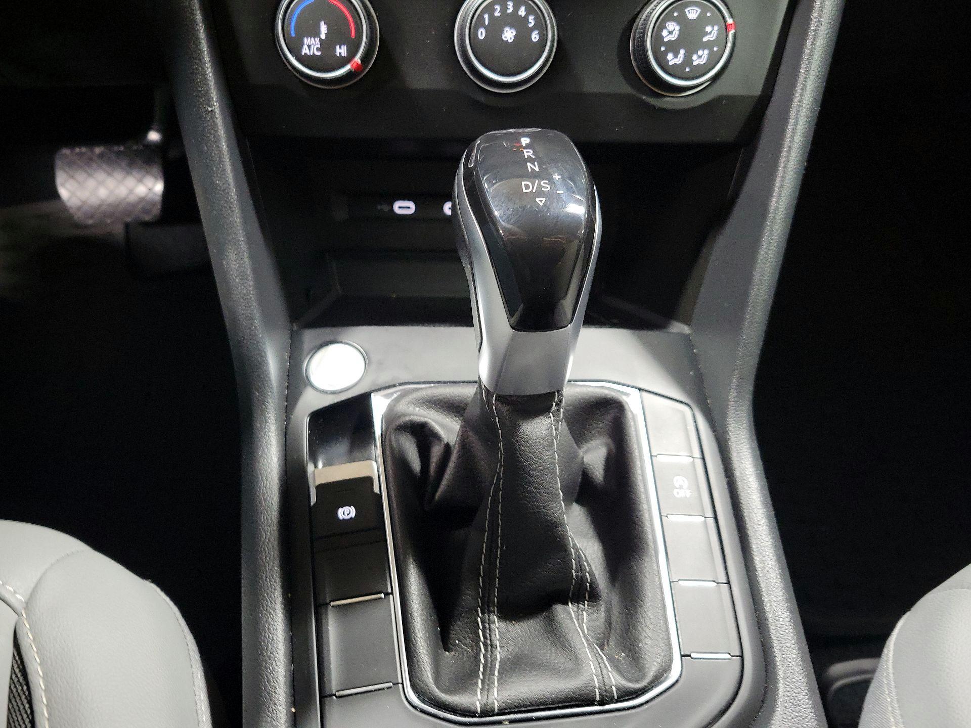 Thumbnail: 2022 Volkswagen Taos - 17