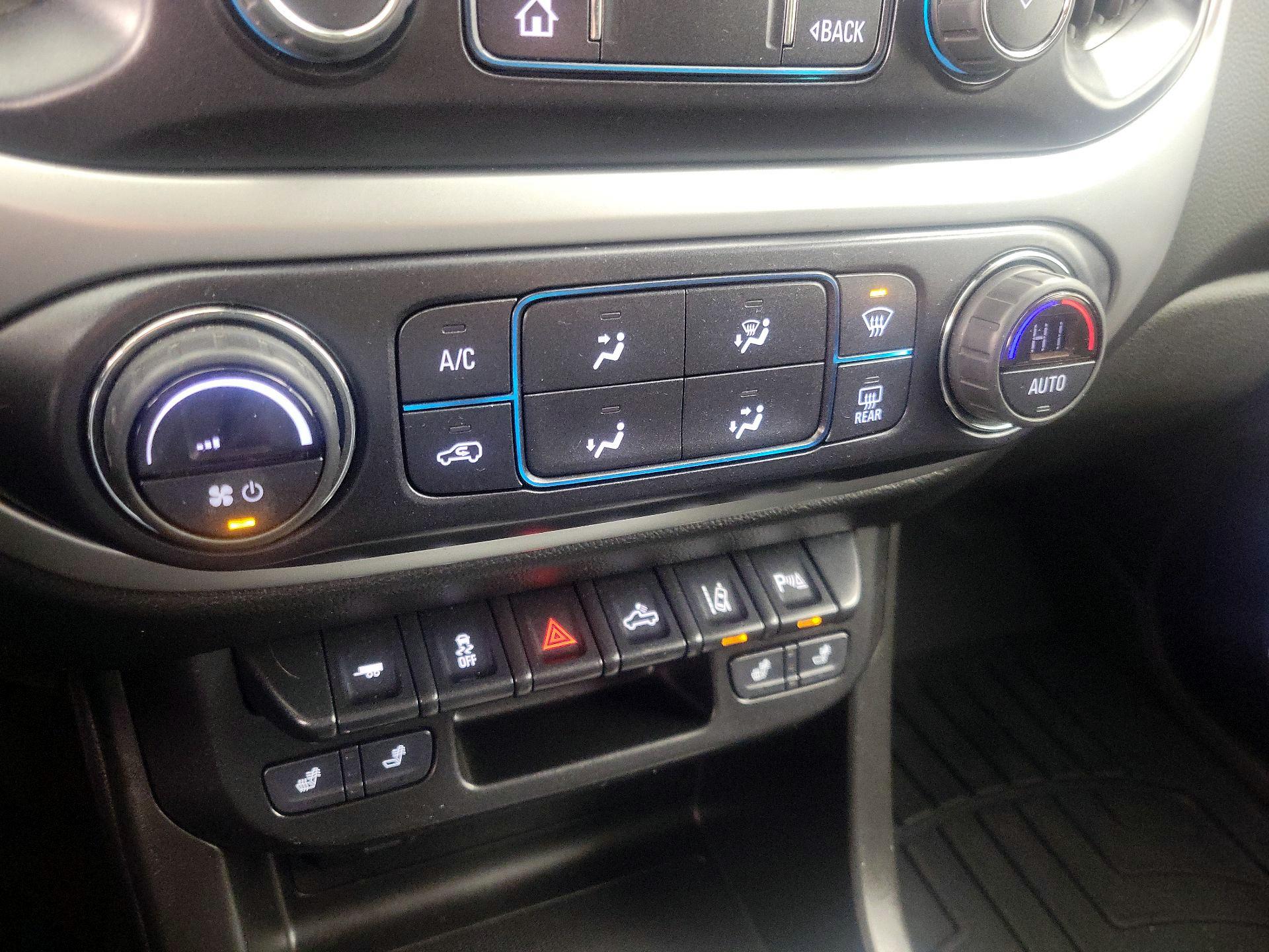 Thumbnail: 2022 Chevrolet Colorado - 17