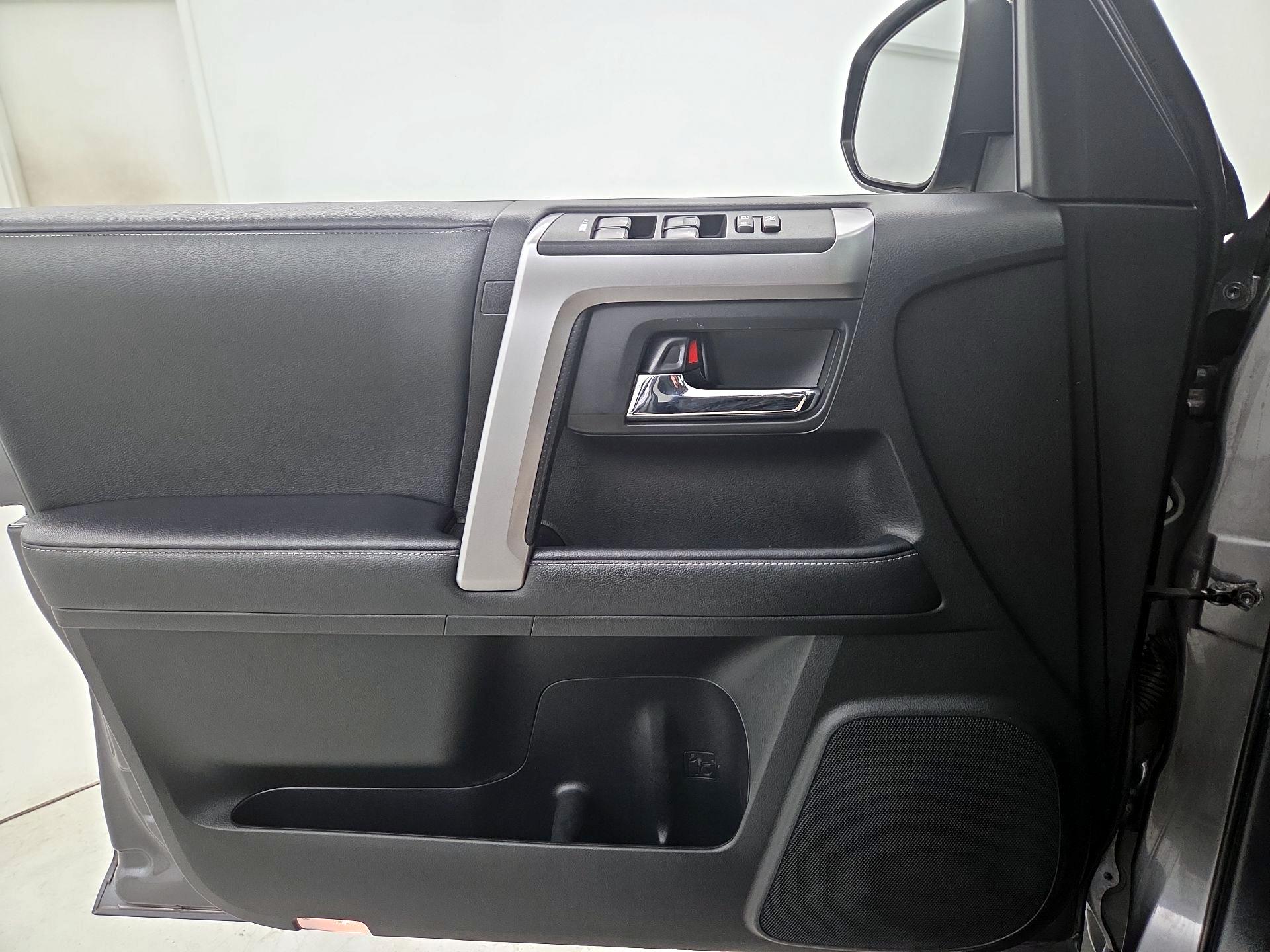 Thumbnail: 2020 Toyota 4Runner - 12