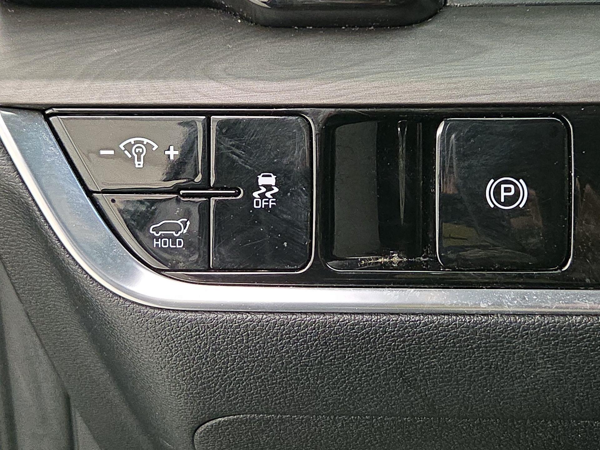 Thumbnail: 2023 Kia Sportage - 13