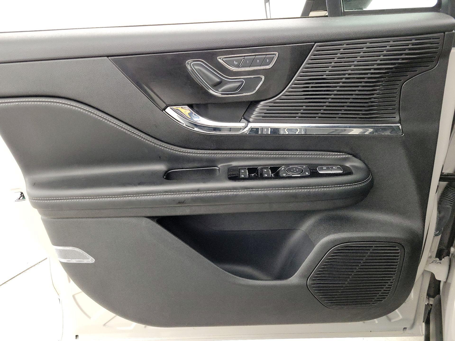 Thumbnail: 2022 Lincoln Corsair - 12