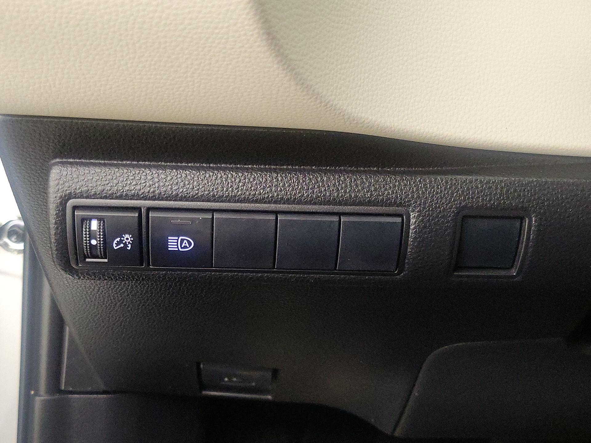 Thumbnail: 2020 Toyota Corolla - 13