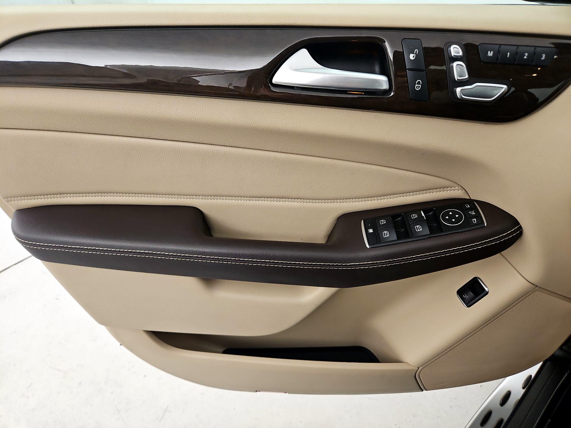 Thumbnail: 2017 Mercedes-Benz GLE - 12