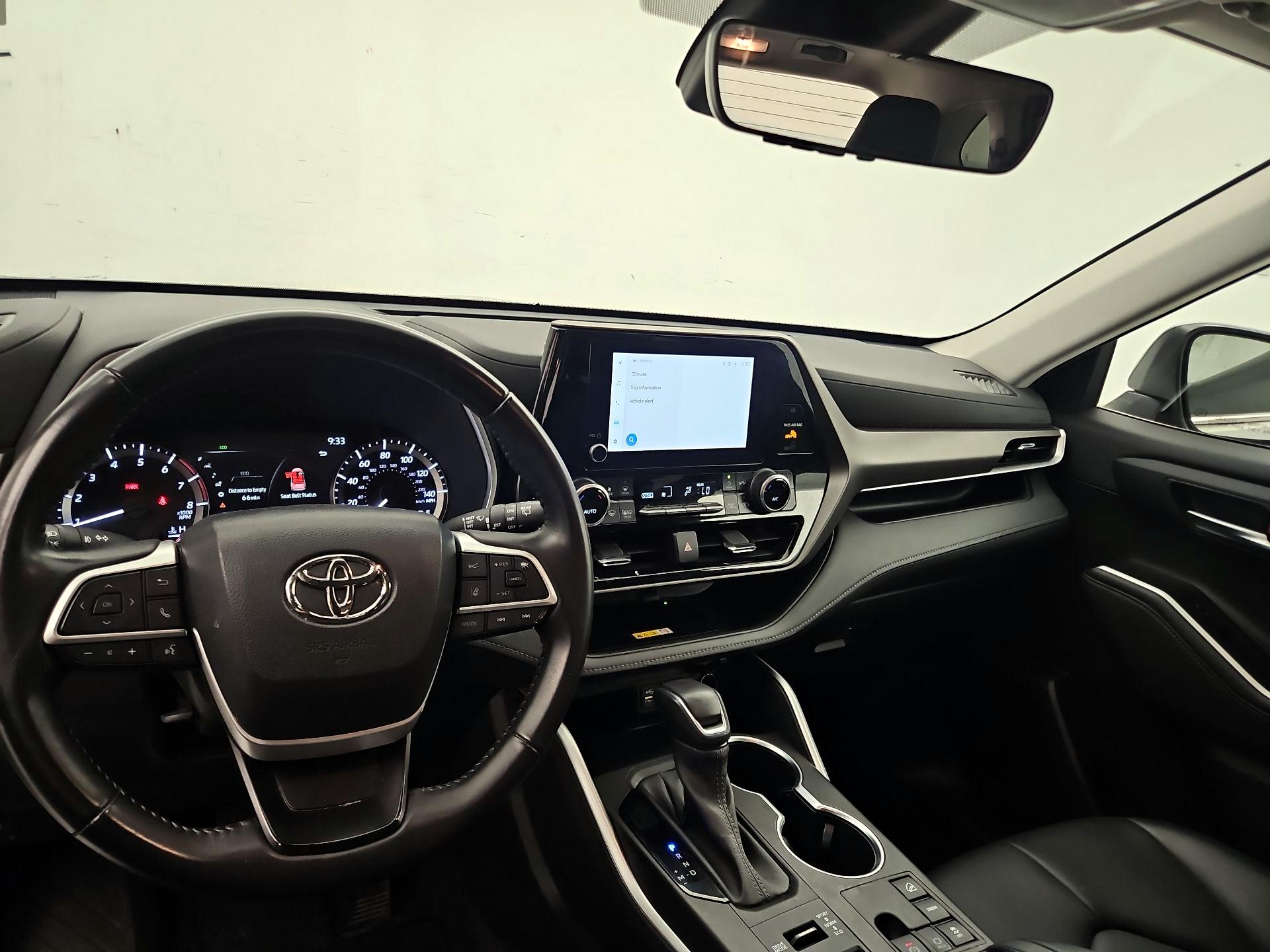 Thumbnail: 2023 Toyota Highlander - 9