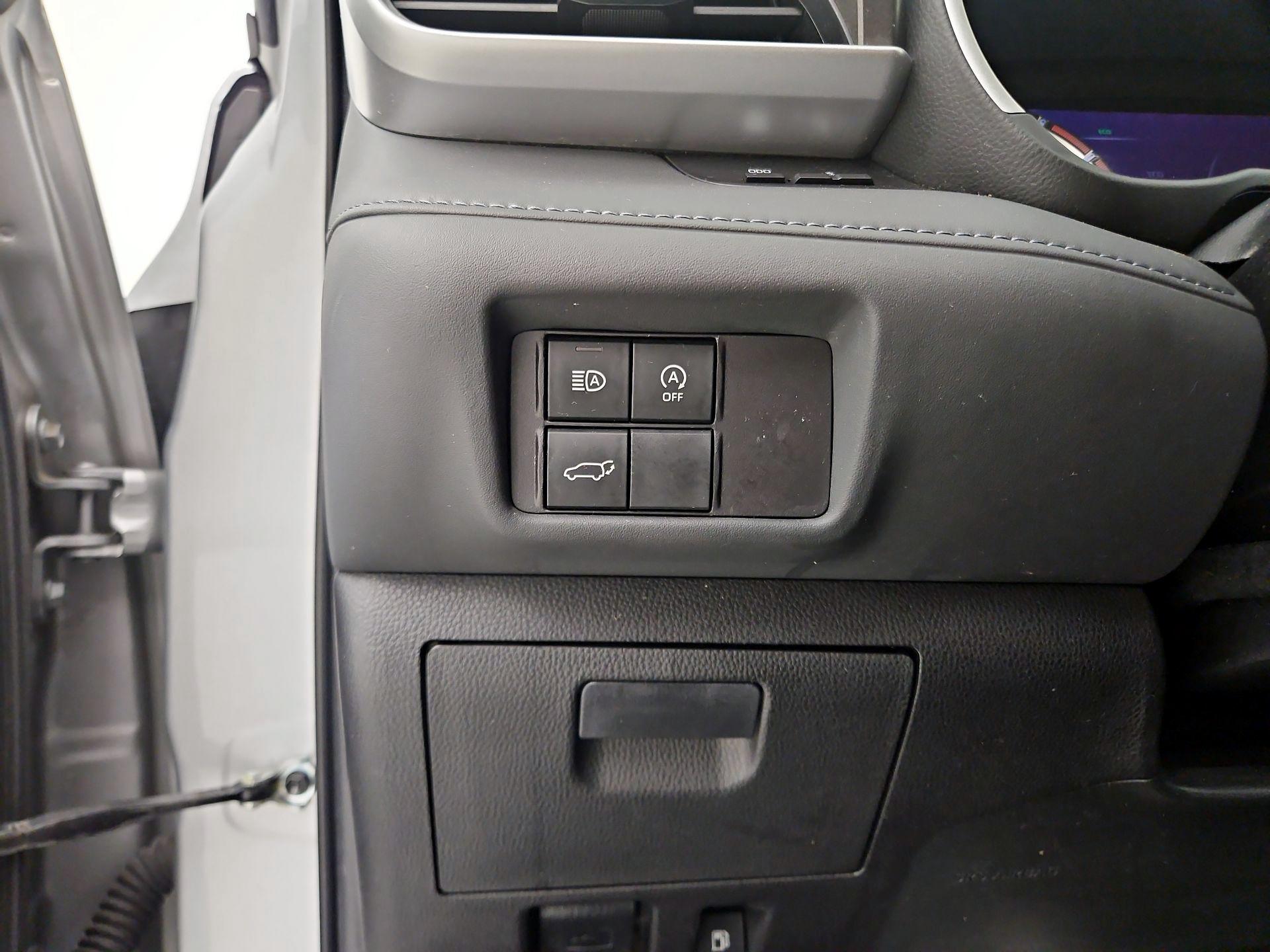 Thumbnail: 2023 Toyota Highlander - 13