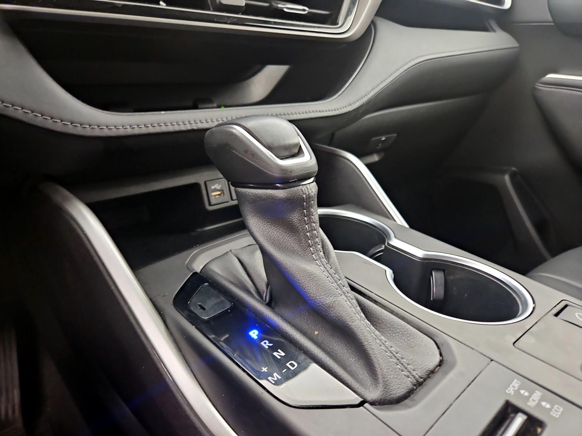 Thumbnail: 2023 Toyota Highlander - 17