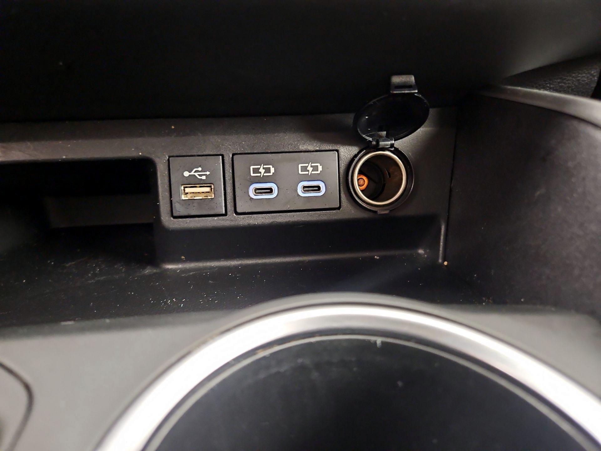 Thumbnail: 2023 Toyota Highlander - 18