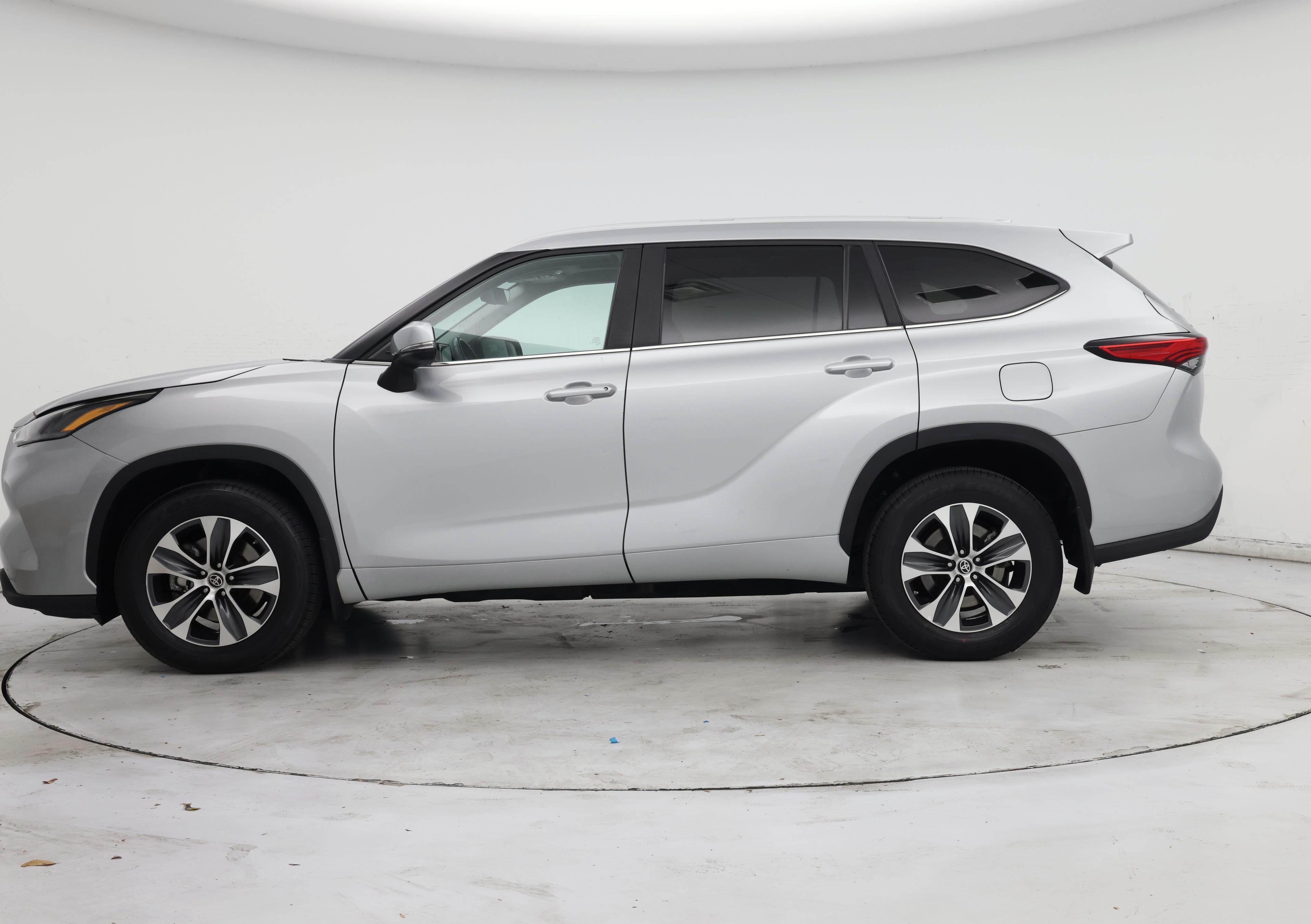Thumbnail: 2023 Toyota Highlander - 3