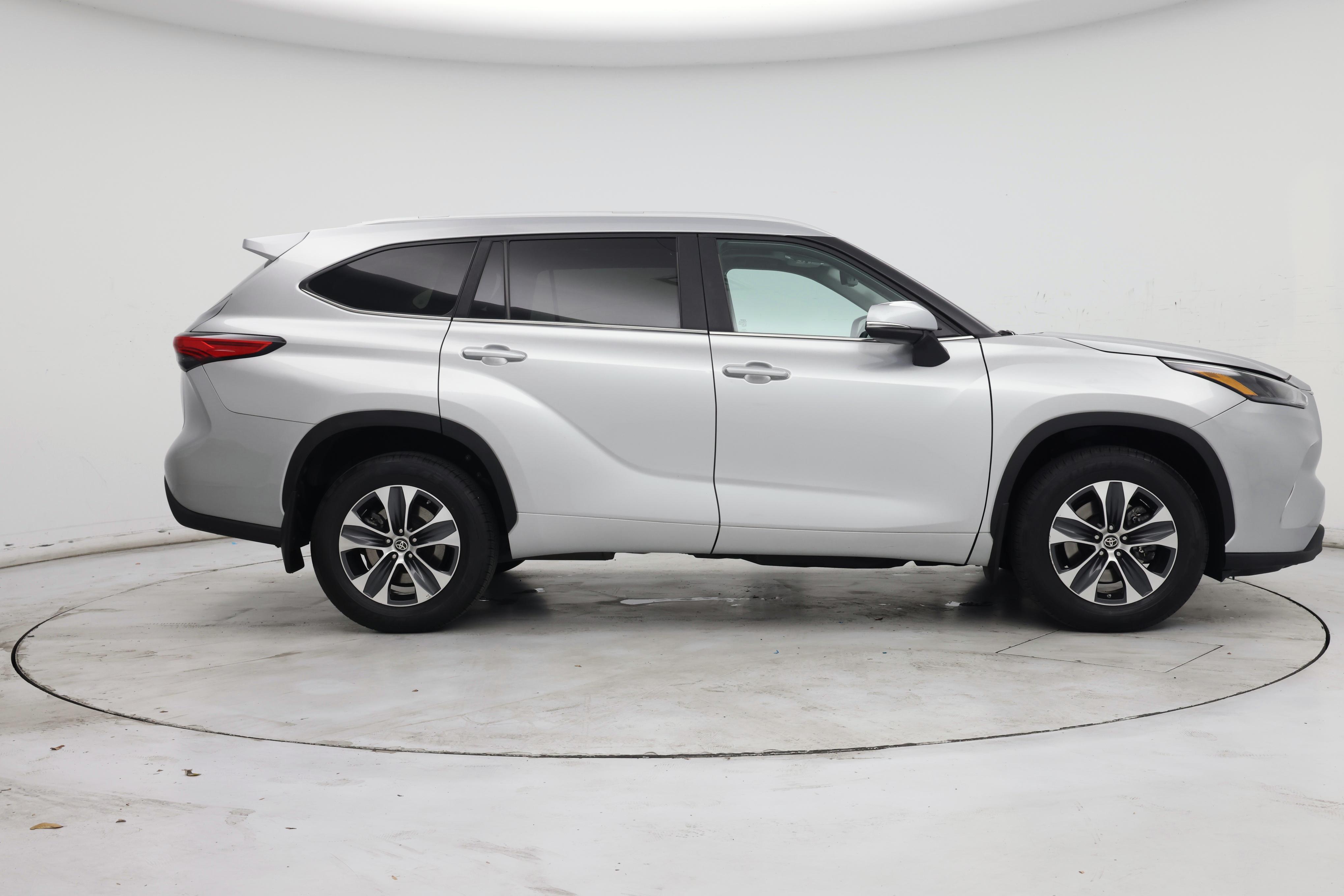 Thumbnail: 2023 Toyota Highlander - 7