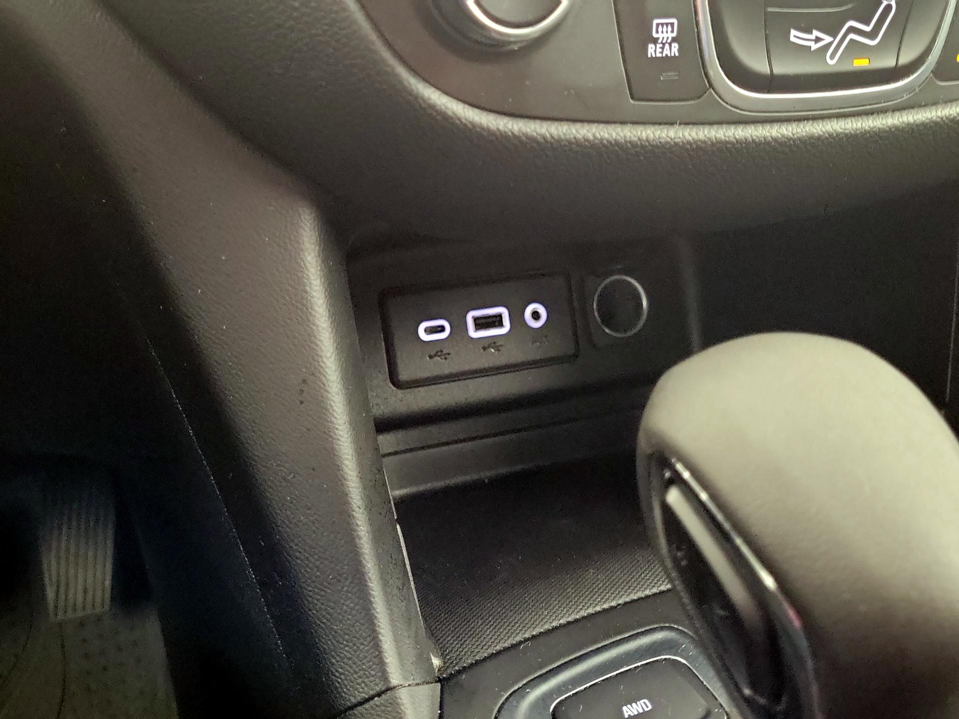 Thumbnail: 2022 Chevrolet Equinox - 16