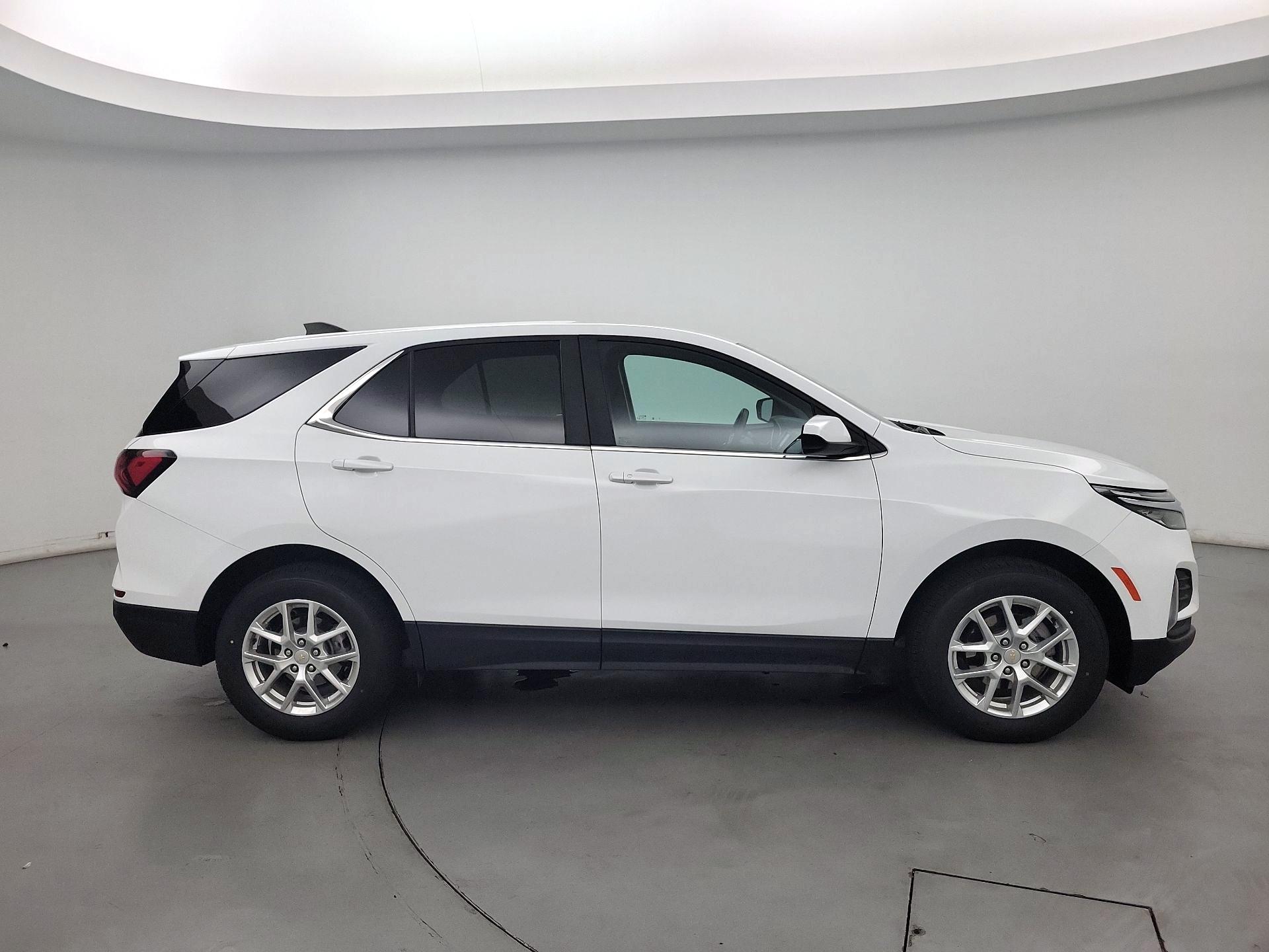 Thumbnail: 2022 Chevrolet Equinox - 4