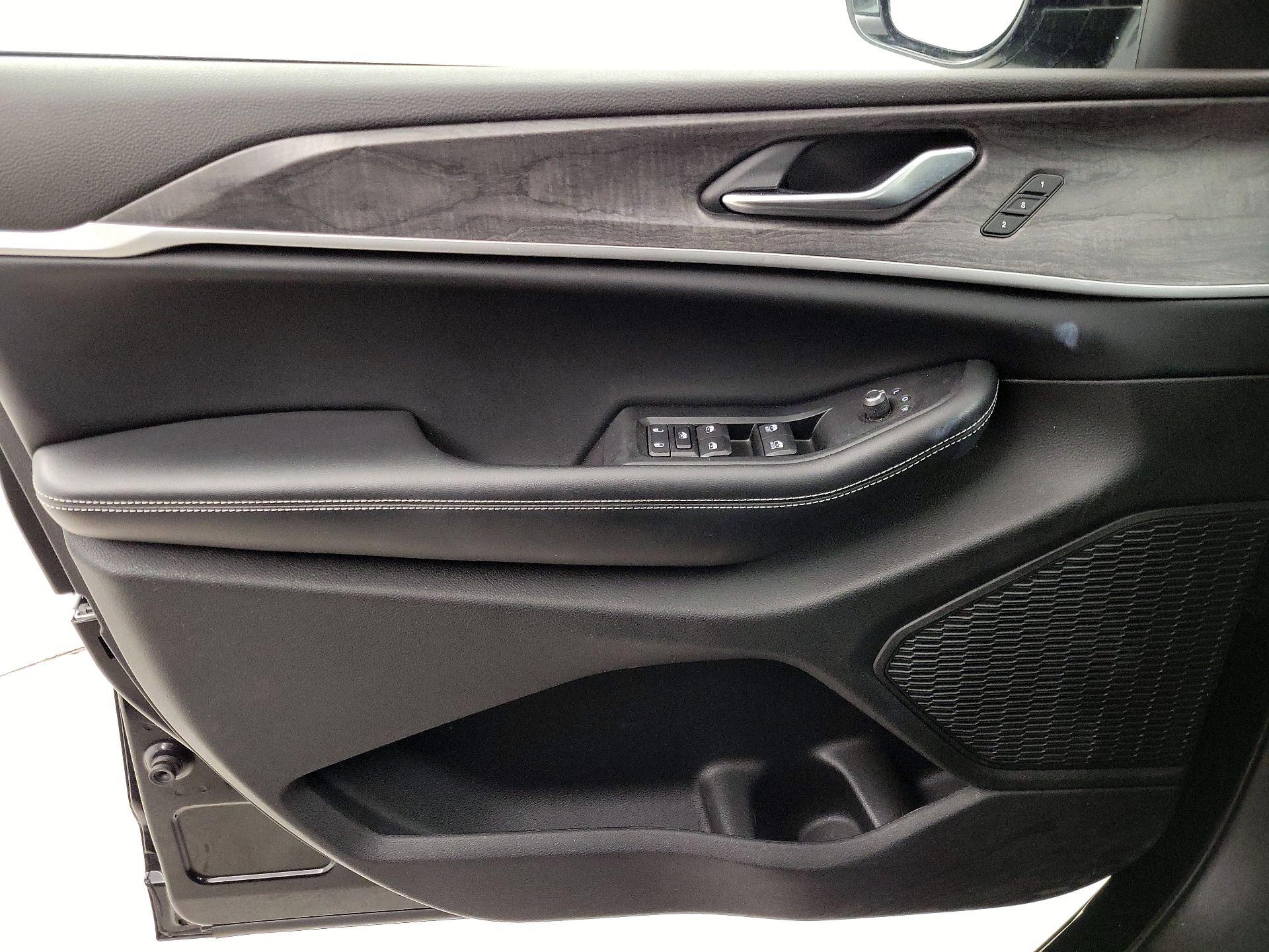 Thumbnail: 2023 Jeep Grand Cherokee L - 12