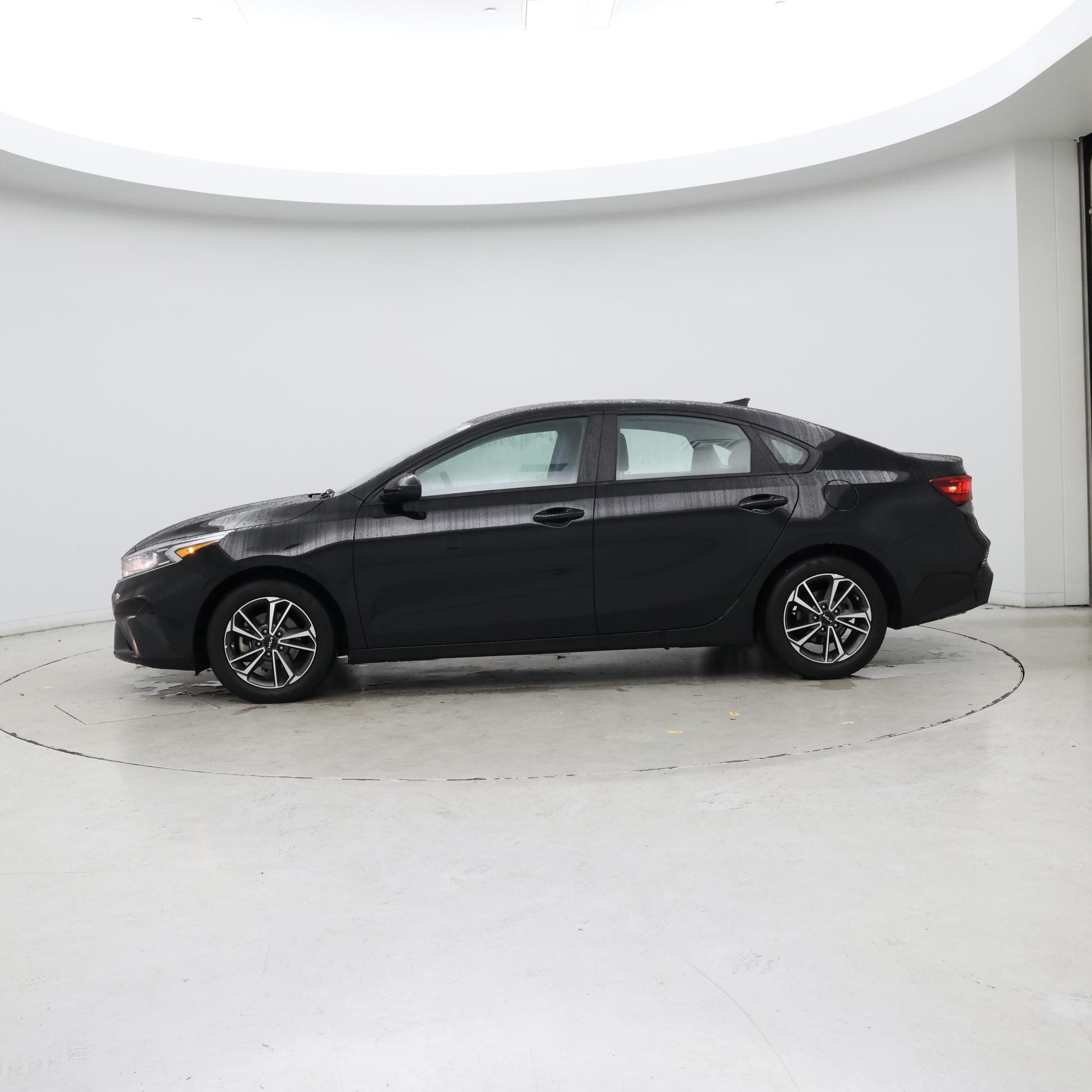 Thumbnail: 2023 Kia Forte - 3