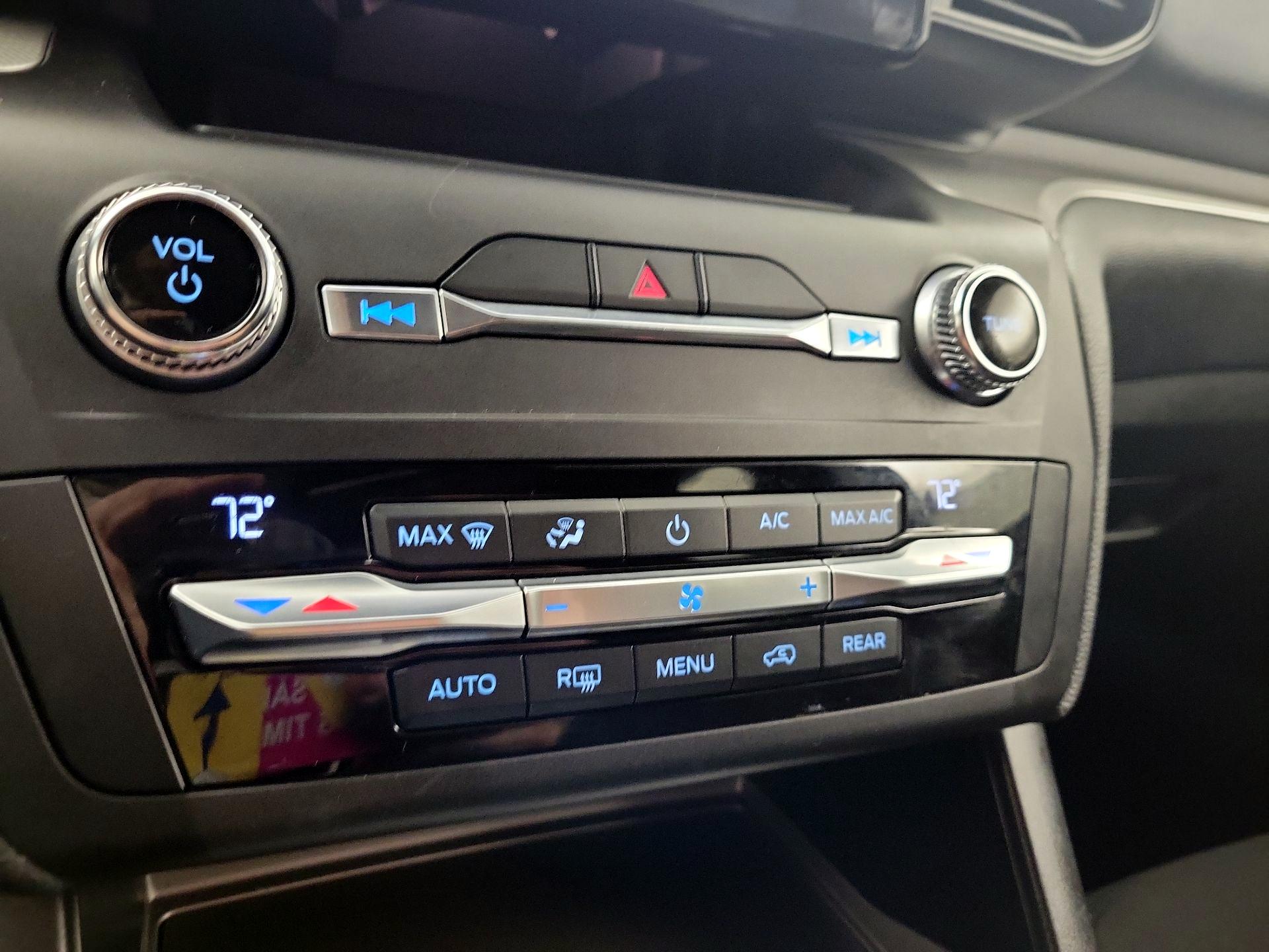 Thumbnail: 2020 Ford Explorer - 14