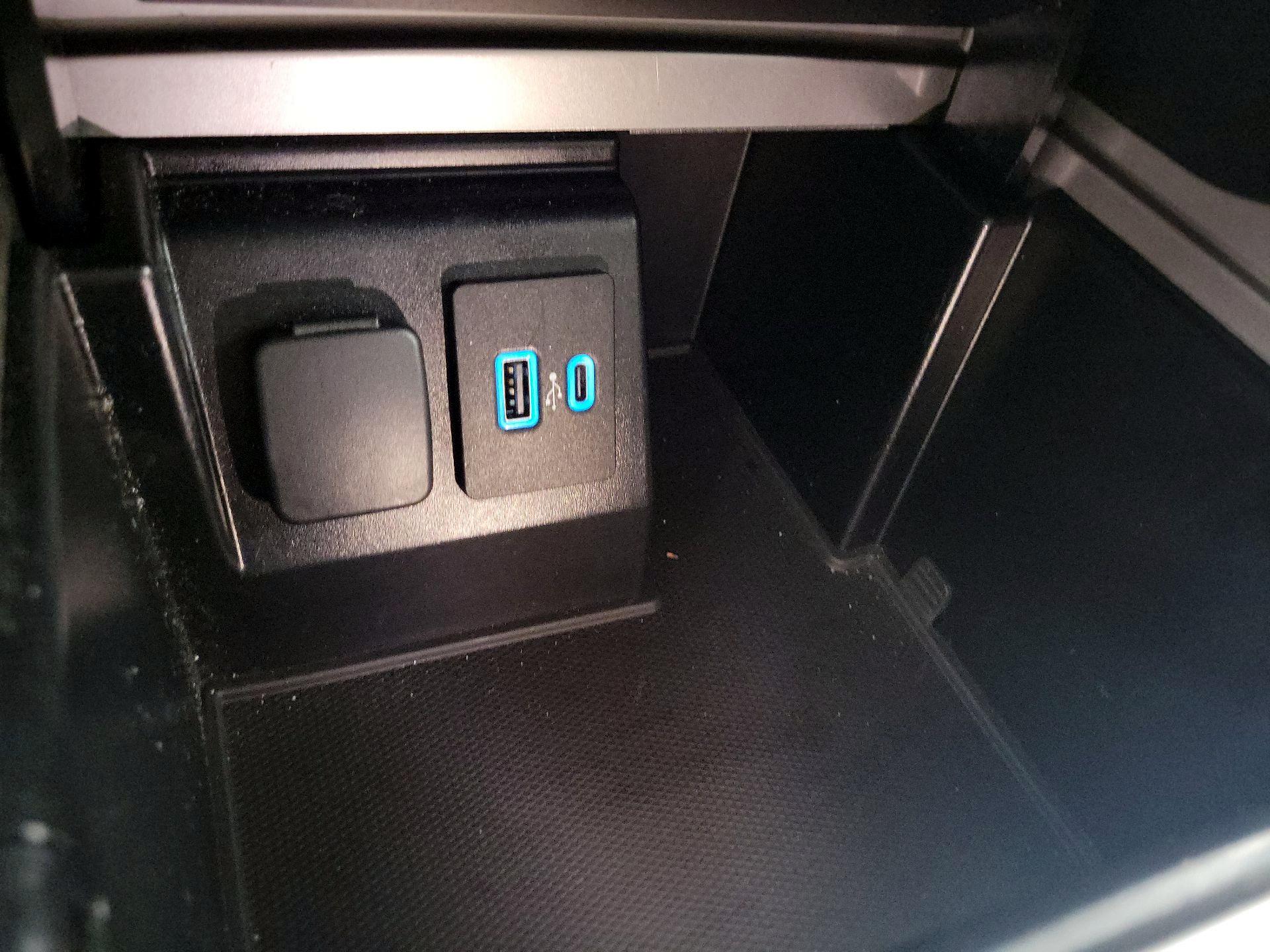 Thumbnail: 2020 Ford Explorer - 16