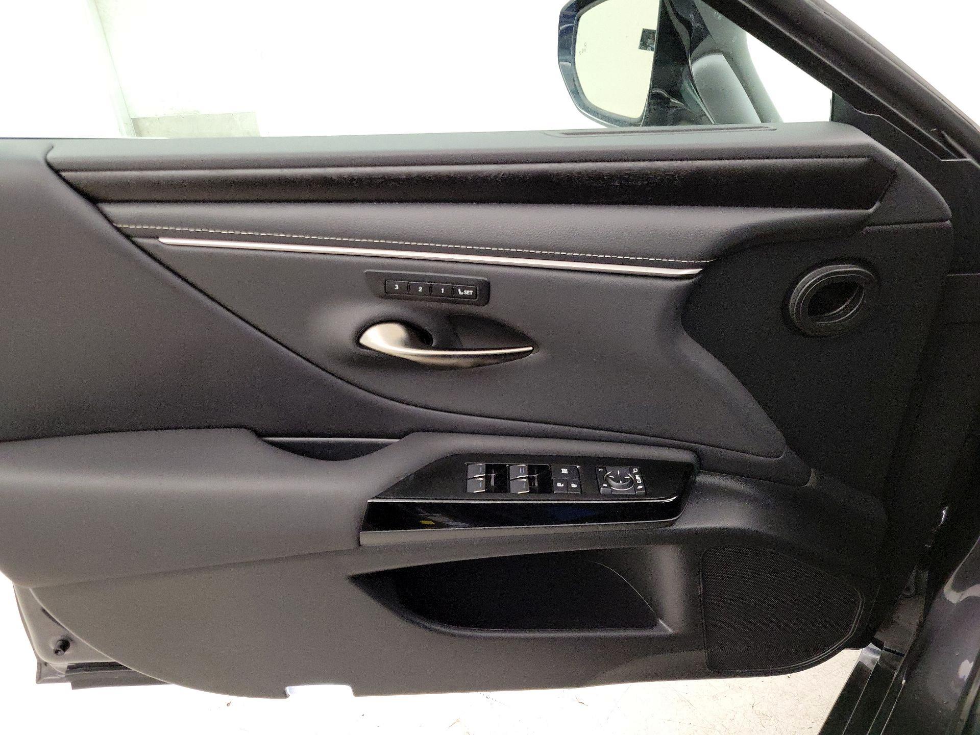 Thumbnail: 2023 Lexus ES - 12