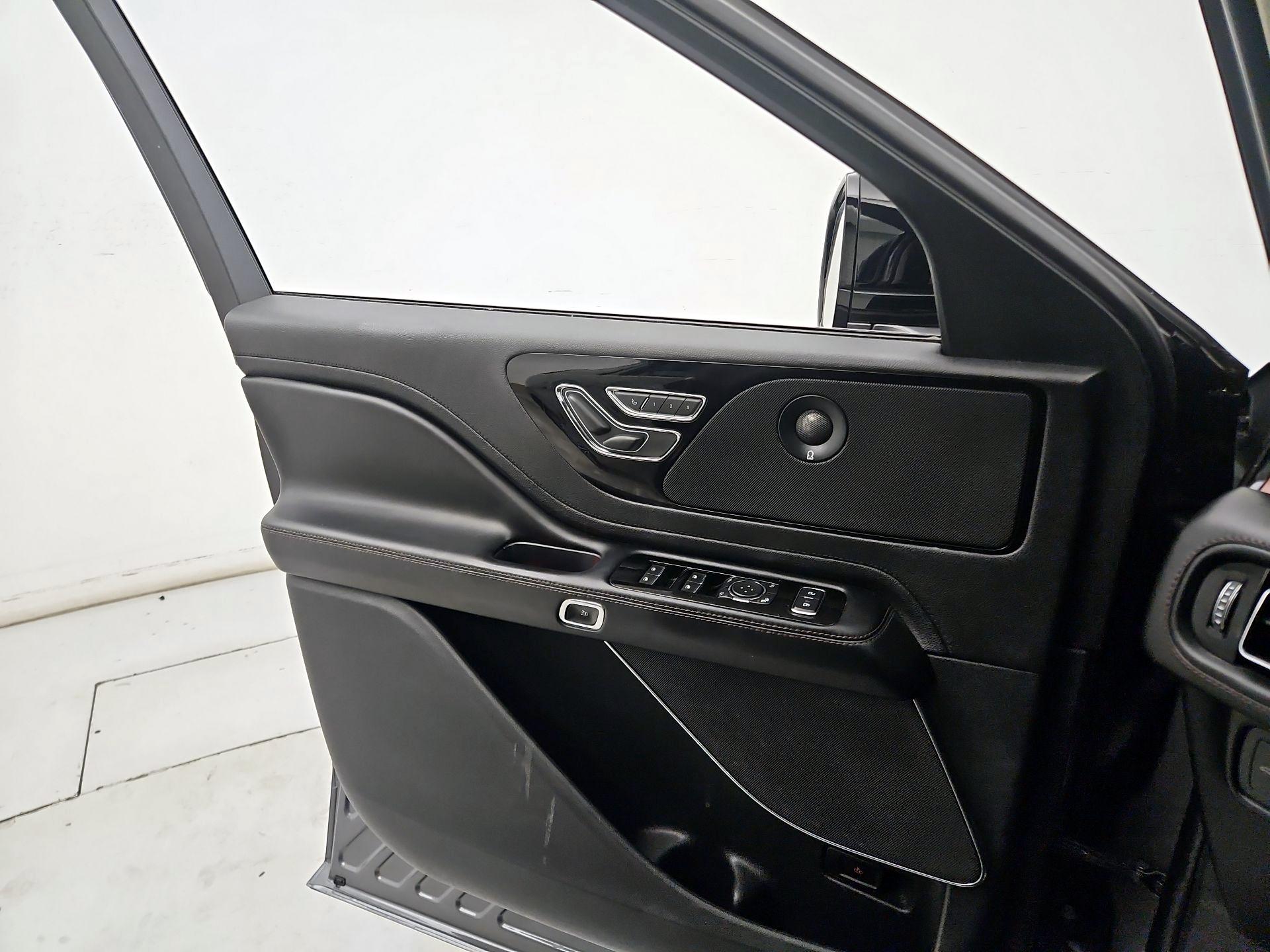 Thumbnail: 2021 Lincoln Aviator - 12