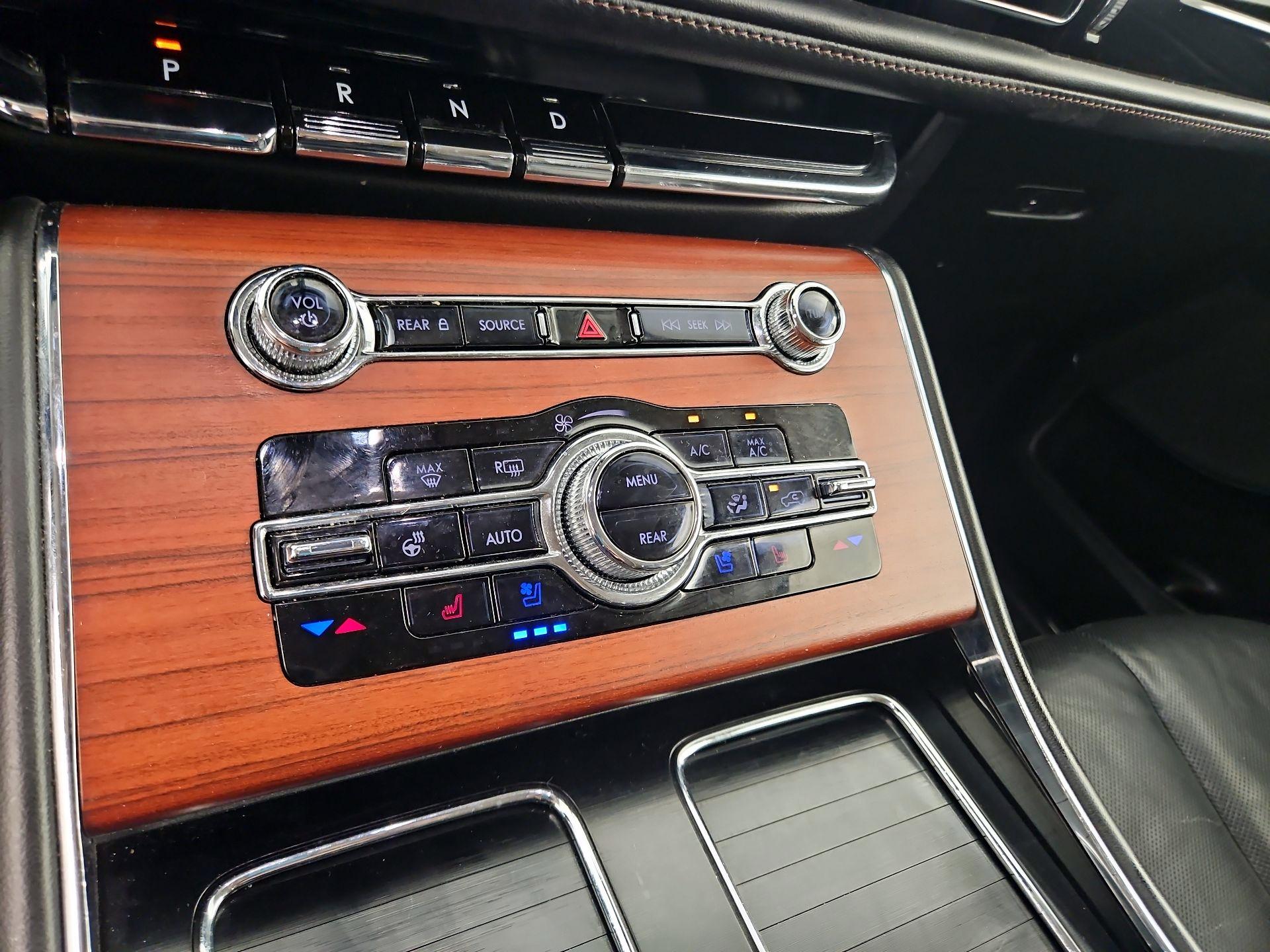 Thumbnail: 2021 Lincoln Aviator - 17