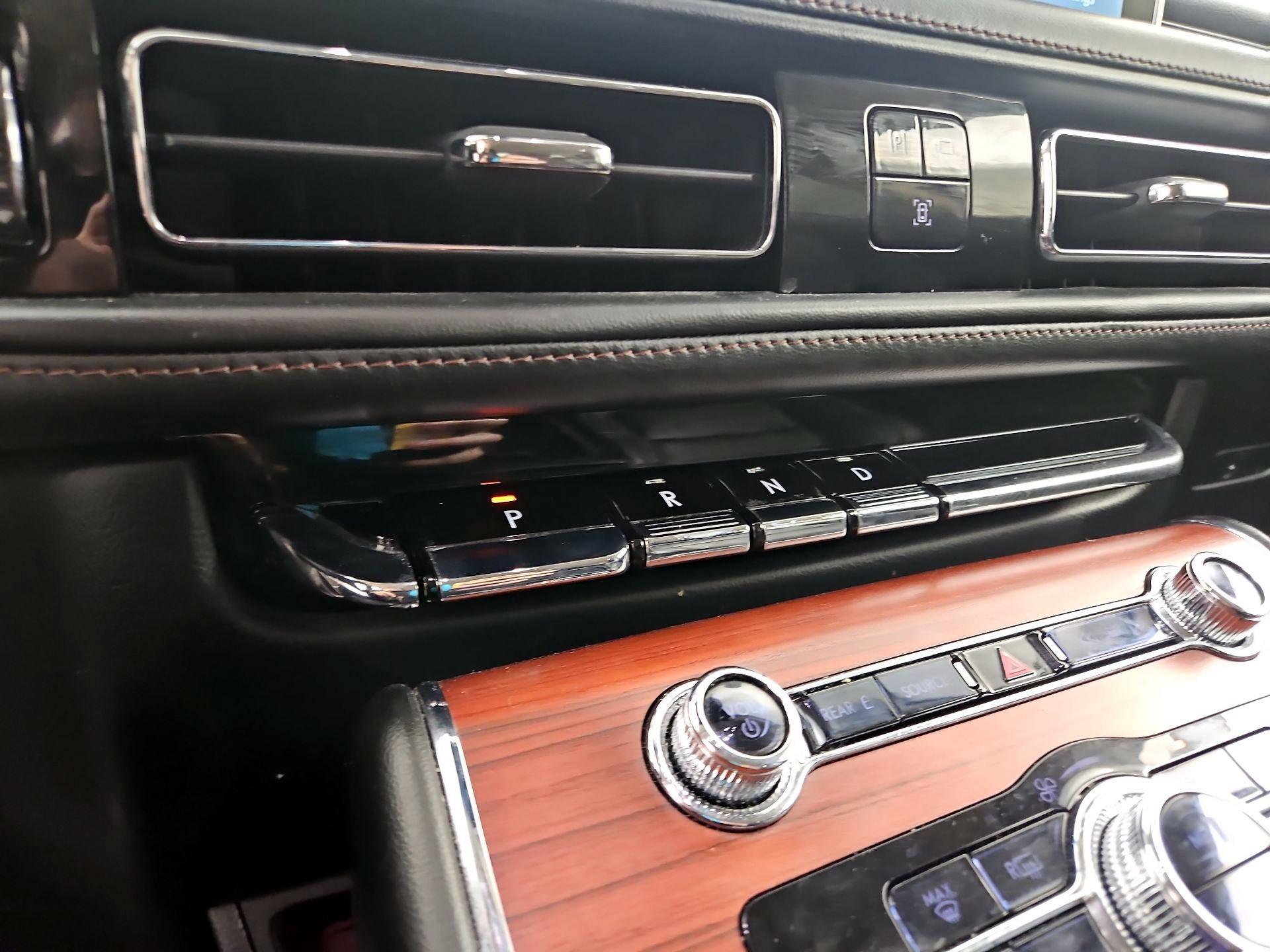 Thumbnail: 2021 Lincoln Aviator - 18