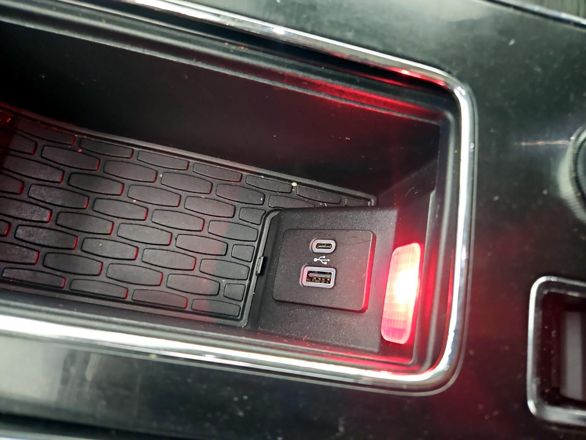 Thumbnail: 2021 Lincoln Aviator - 19