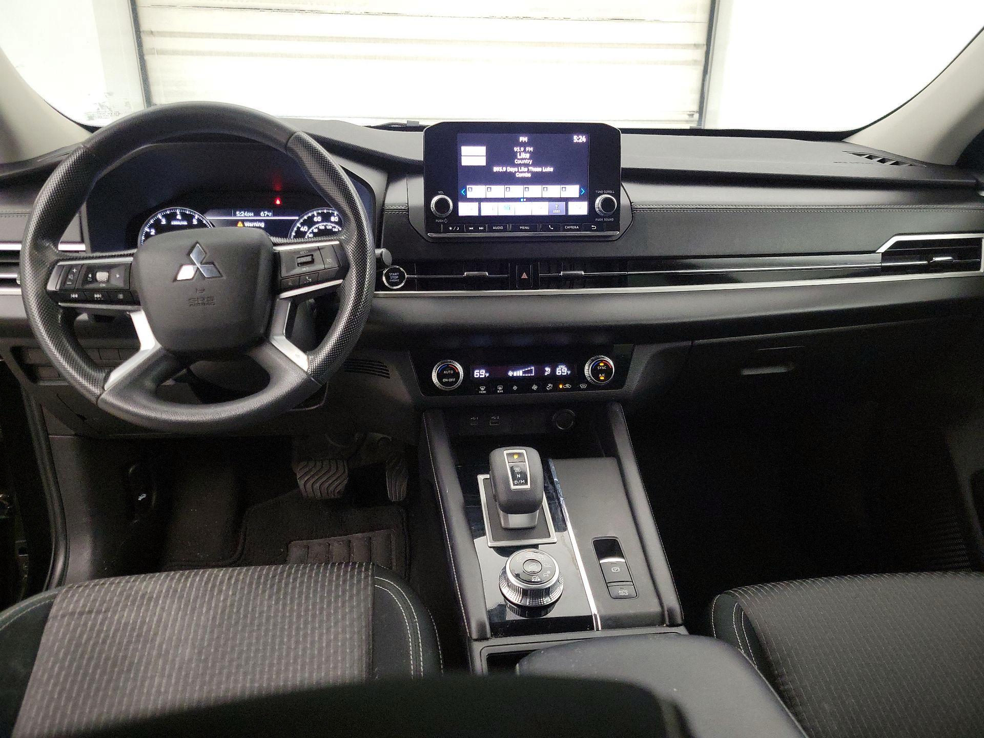 Thumbnail: 2022 Mitsubishi Outlander - 9