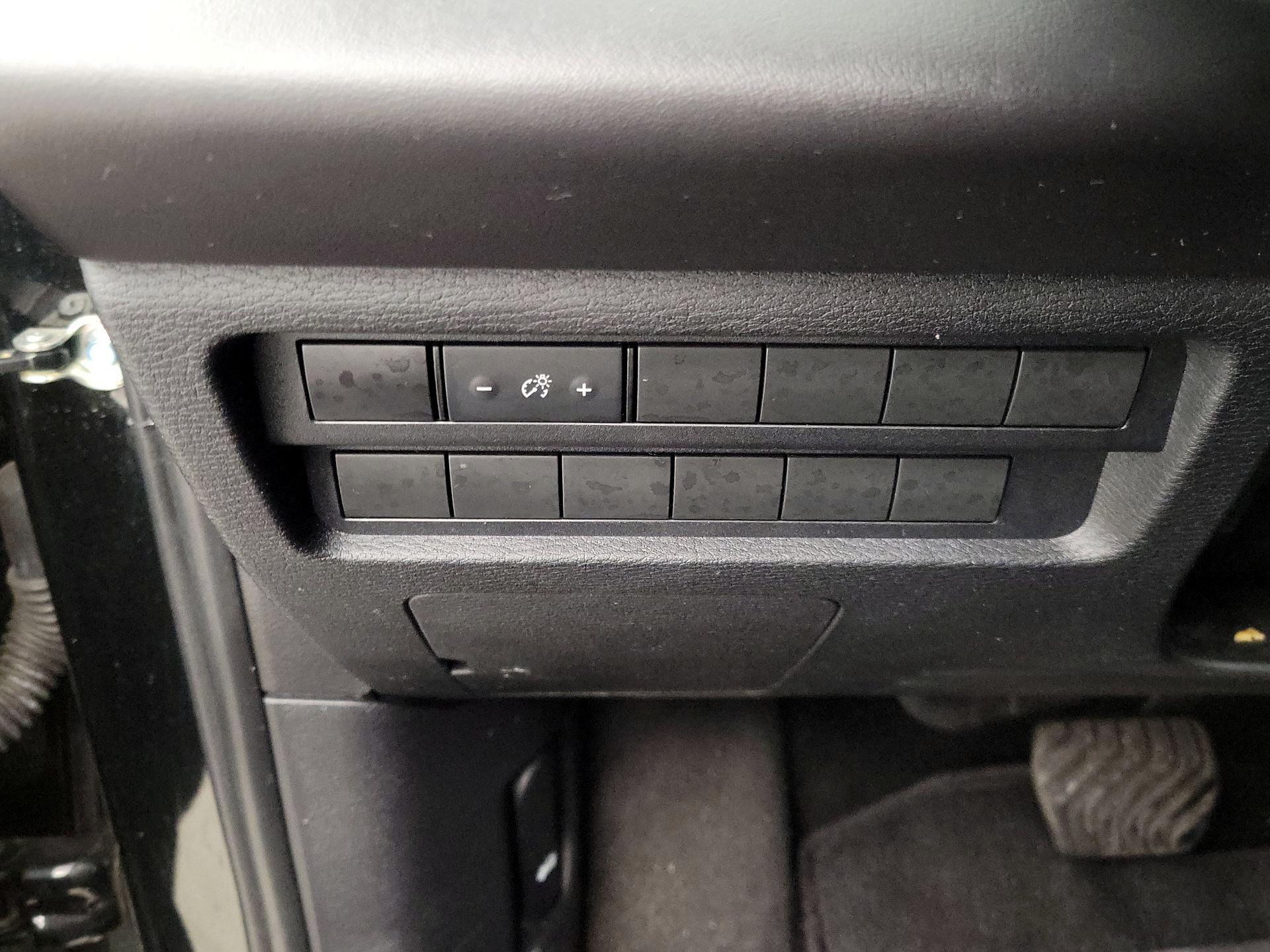 Thumbnail: 2022 Mitsubishi Outlander - 13