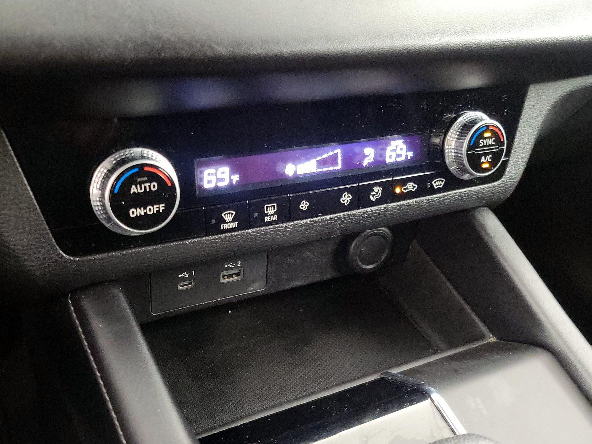 Thumbnail: 2022 Mitsubishi Outlander - 16