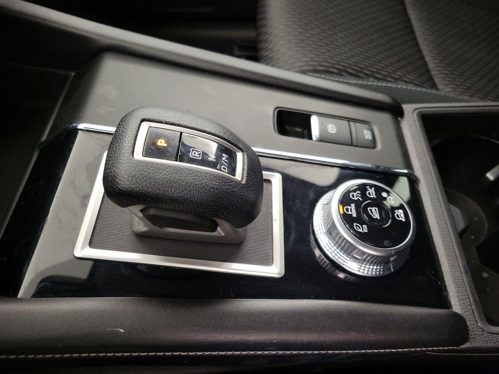 Thumbnail: 2022 Mitsubishi Outlander - 17