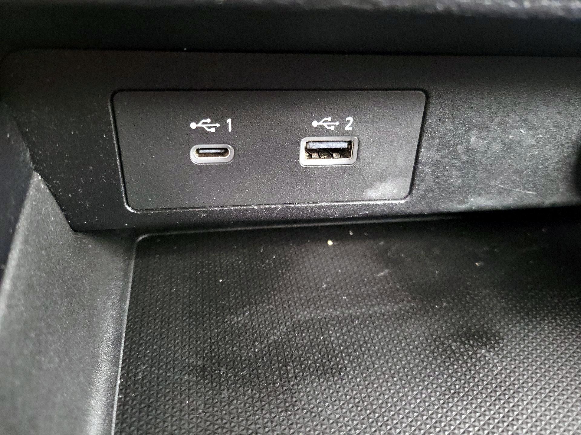 Thumbnail: 2022 Mitsubishi Outlander - 18