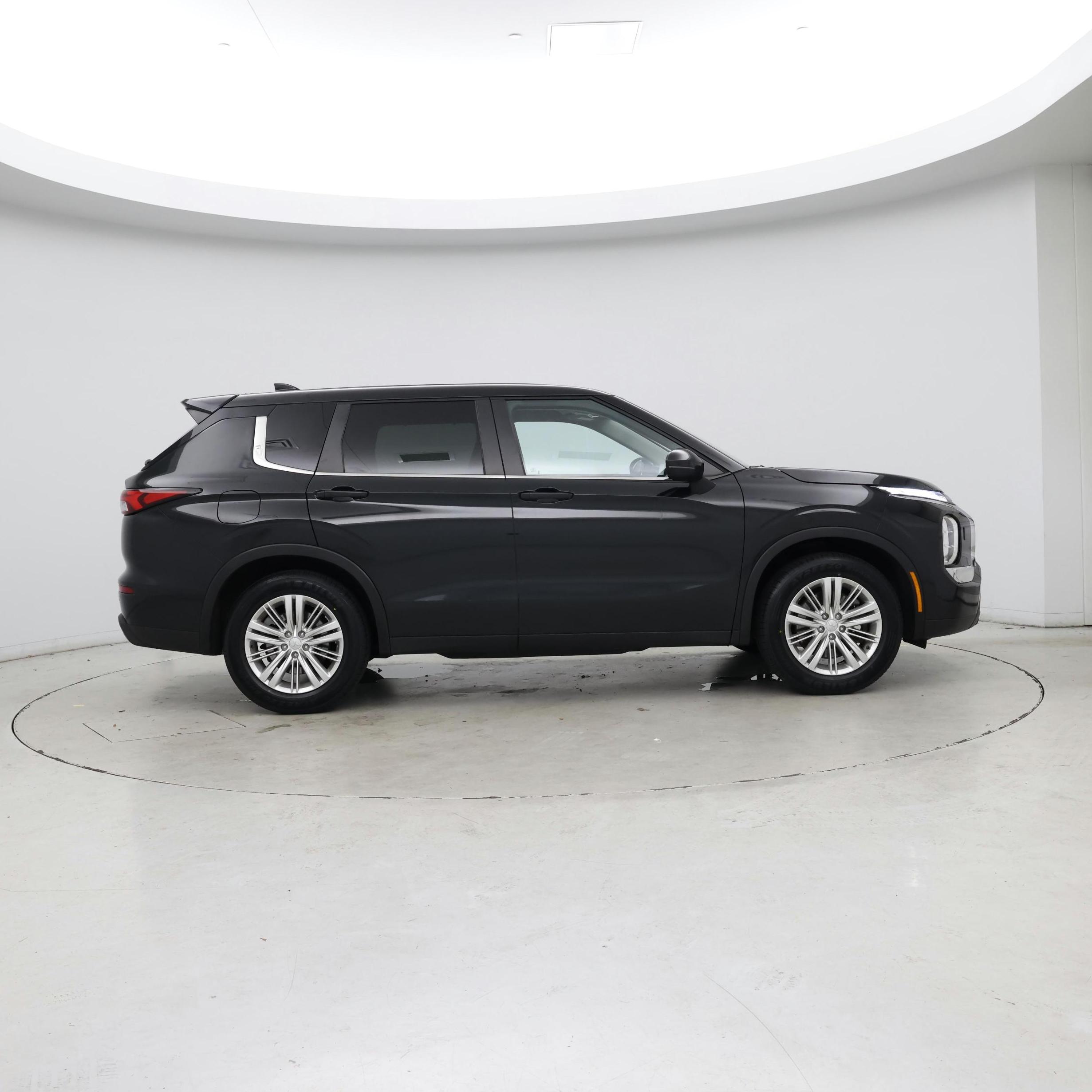 Thumbnail: 2022 Mitsubishi Outlander - 7