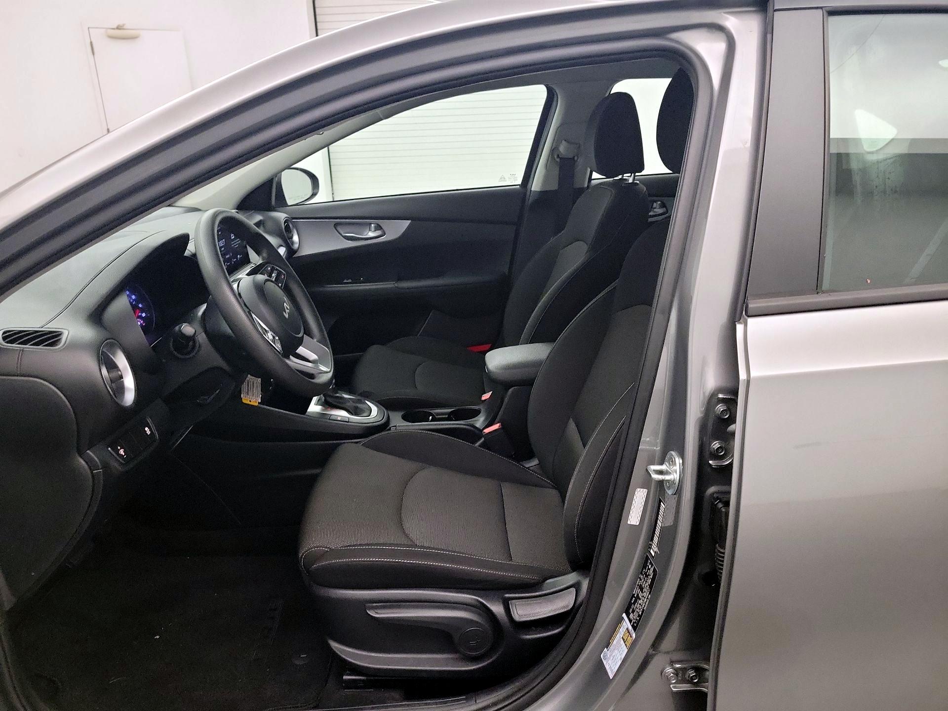 Thumbnail: 2022 Kia Forte - 9