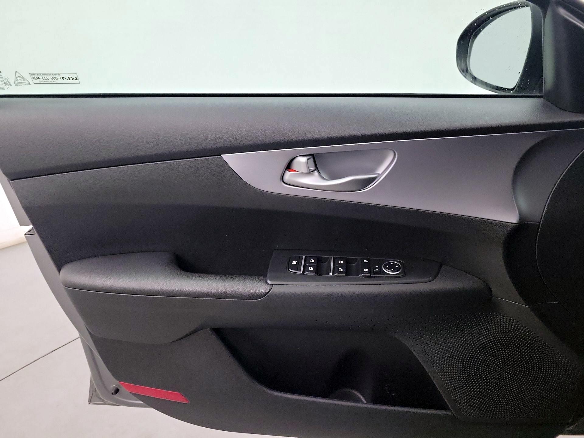 Thumbnail: 2022 Kia Forte - 10