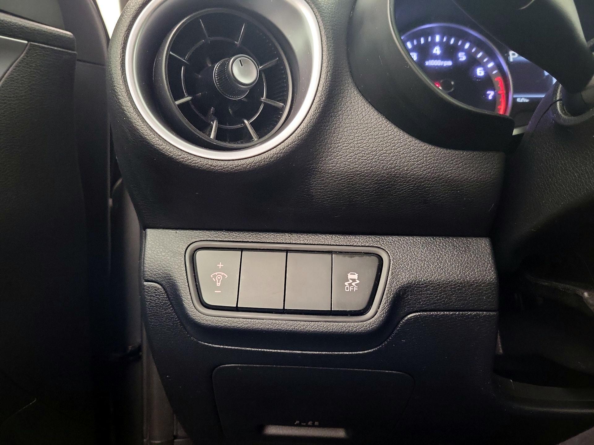 Thumbnail: 2022 Kia Forte - 11