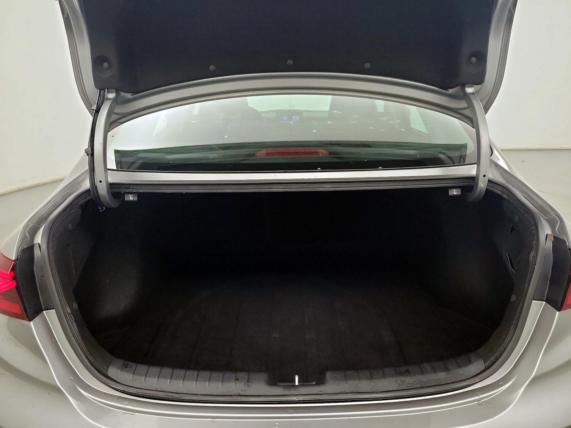 Thumbnail: 2022 Kia Forte - 18