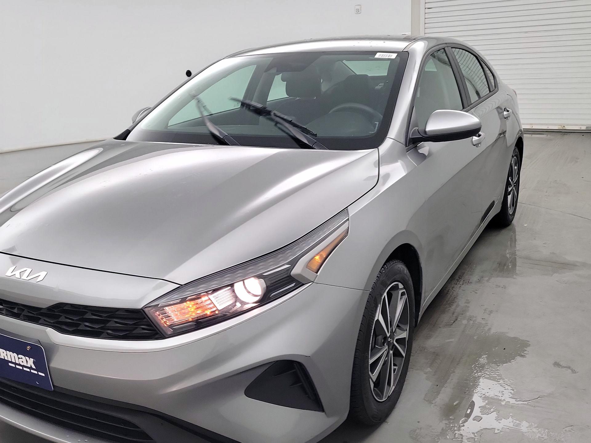 Thumbnail: 2022 Kia Forte - 3