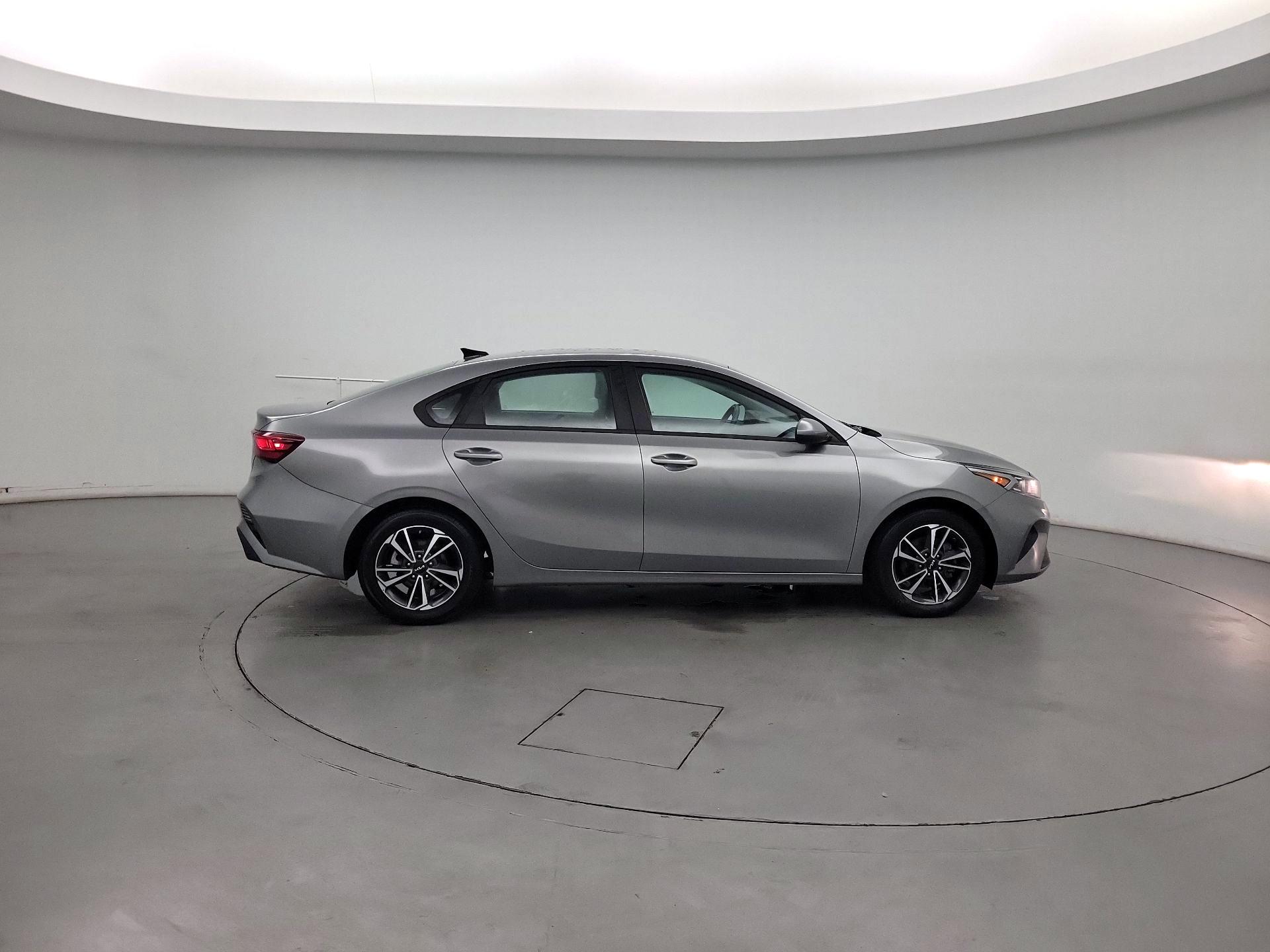 Thumbnail: 2022 Kia Forte - 4