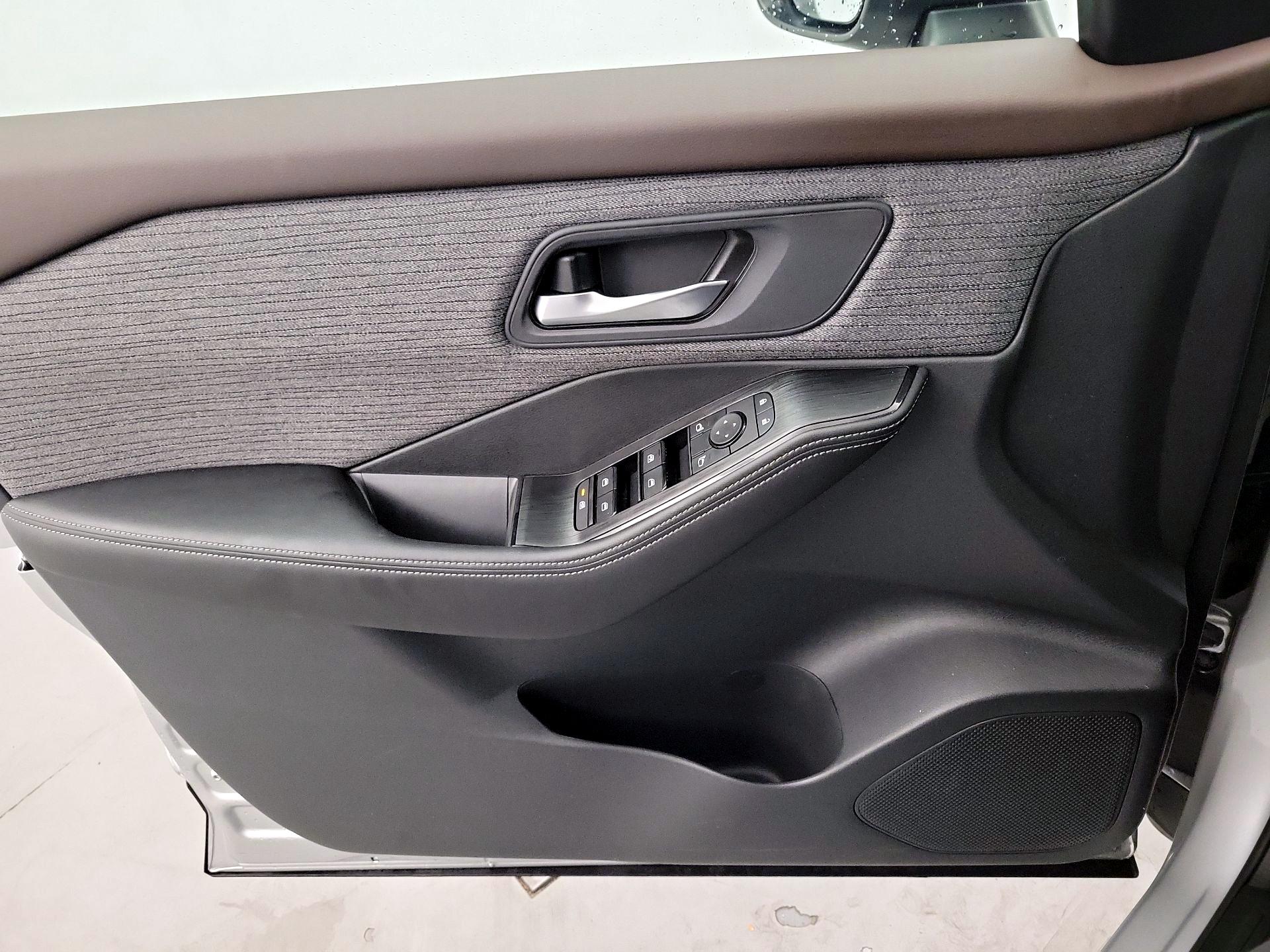 Thumbnail: 2022 Nissan Rogue - 10