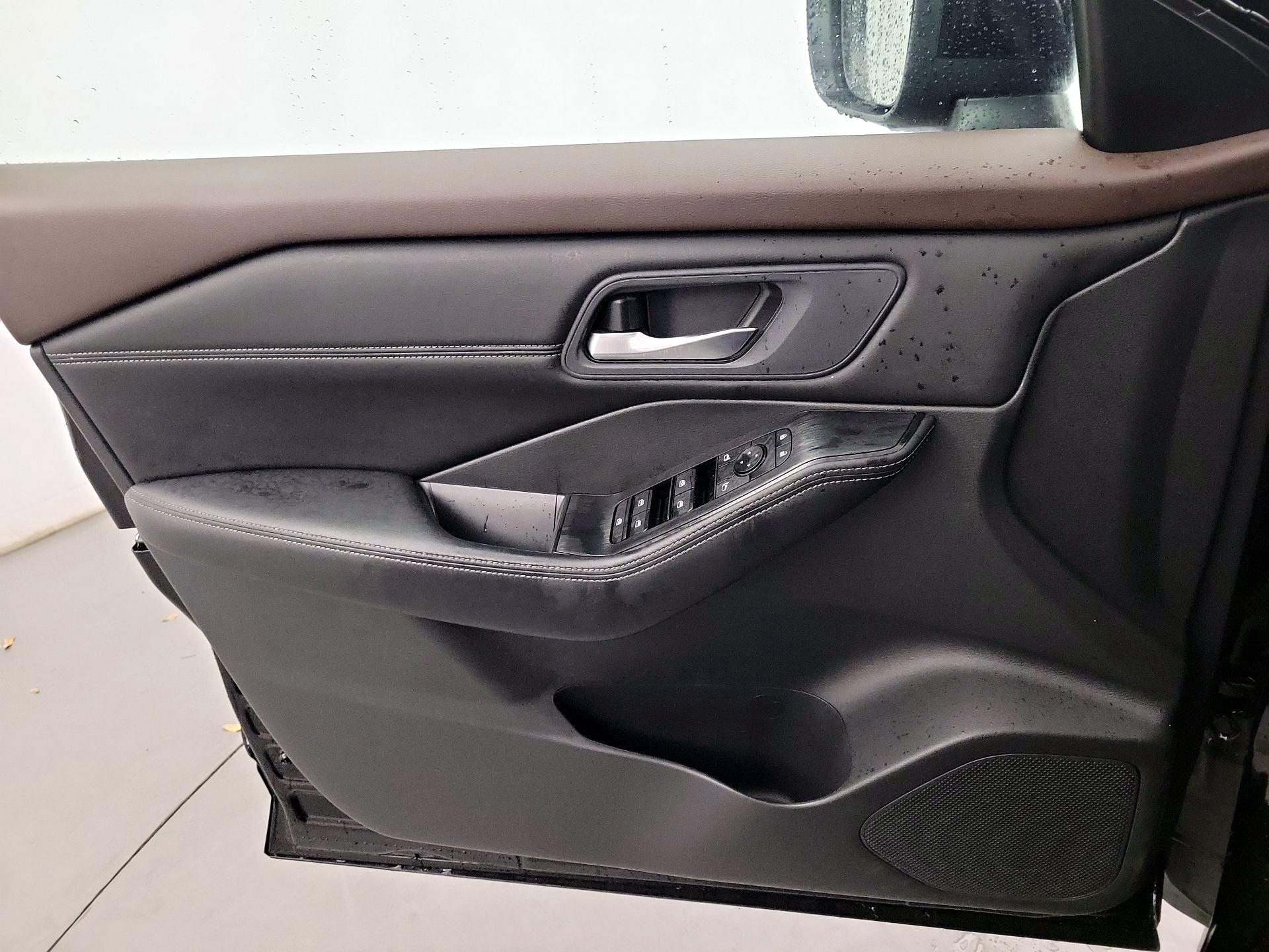 Thumbnail: 2023 Nissan Rogue - 10