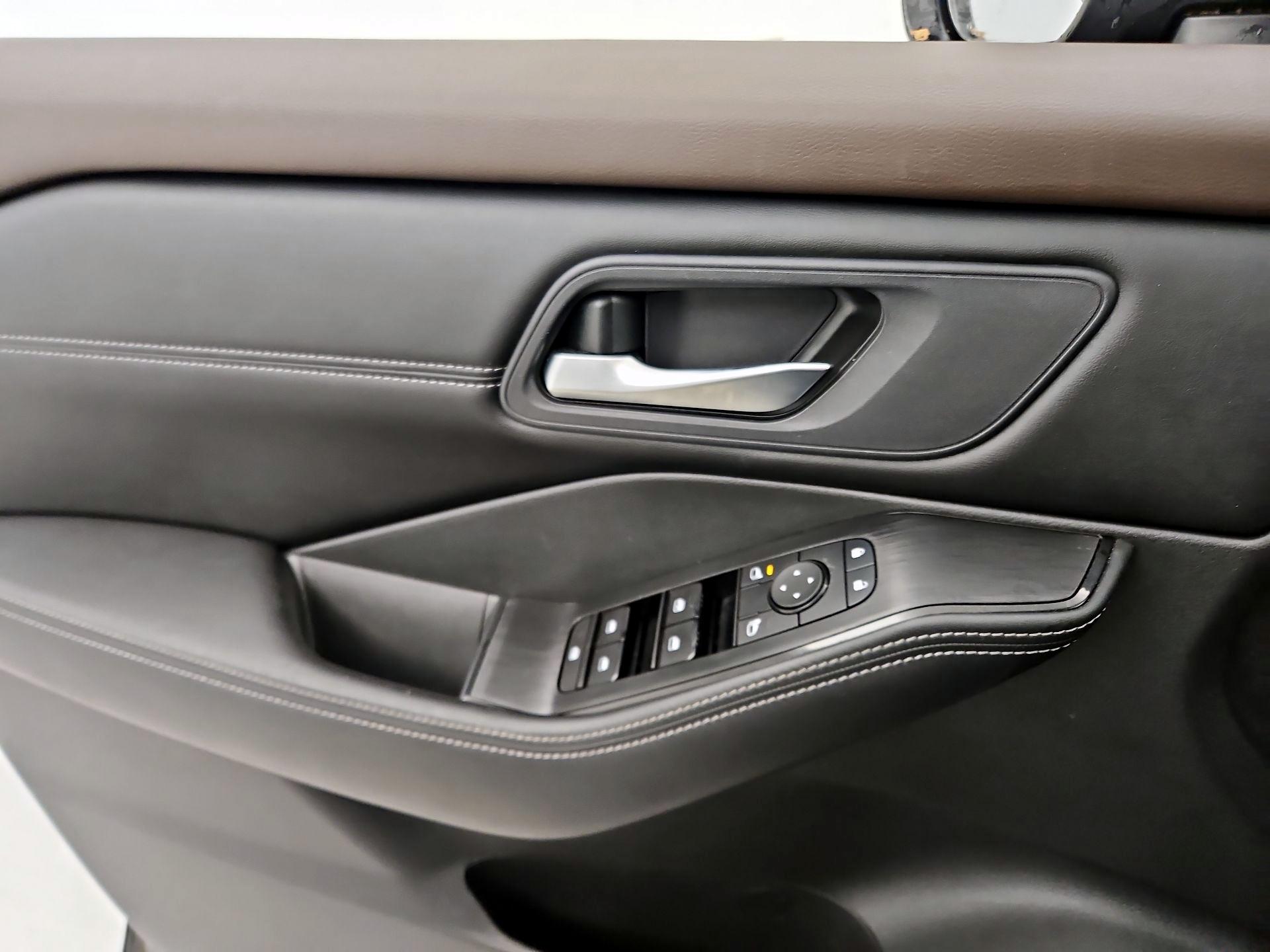 Thumbnail: 2022 Nissan Rogue - 12