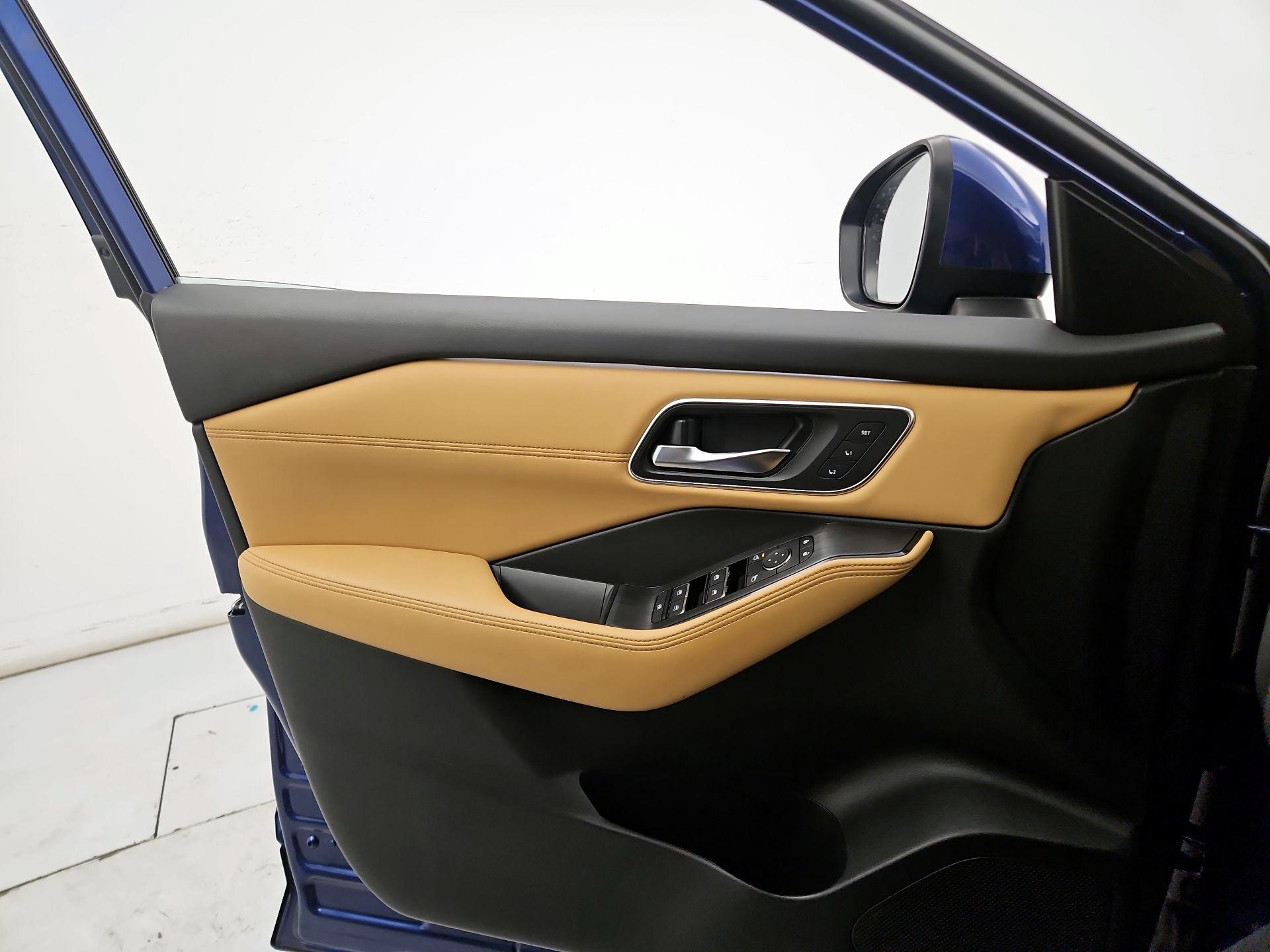 Thumbnail: 2023 Nissan Rogue - 12