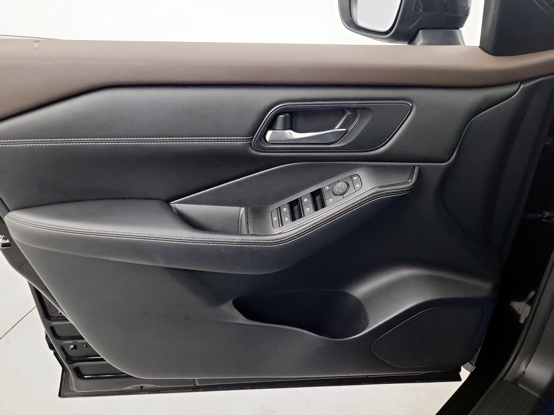 Thumbnail: 2022 Nissan Rogue - 10